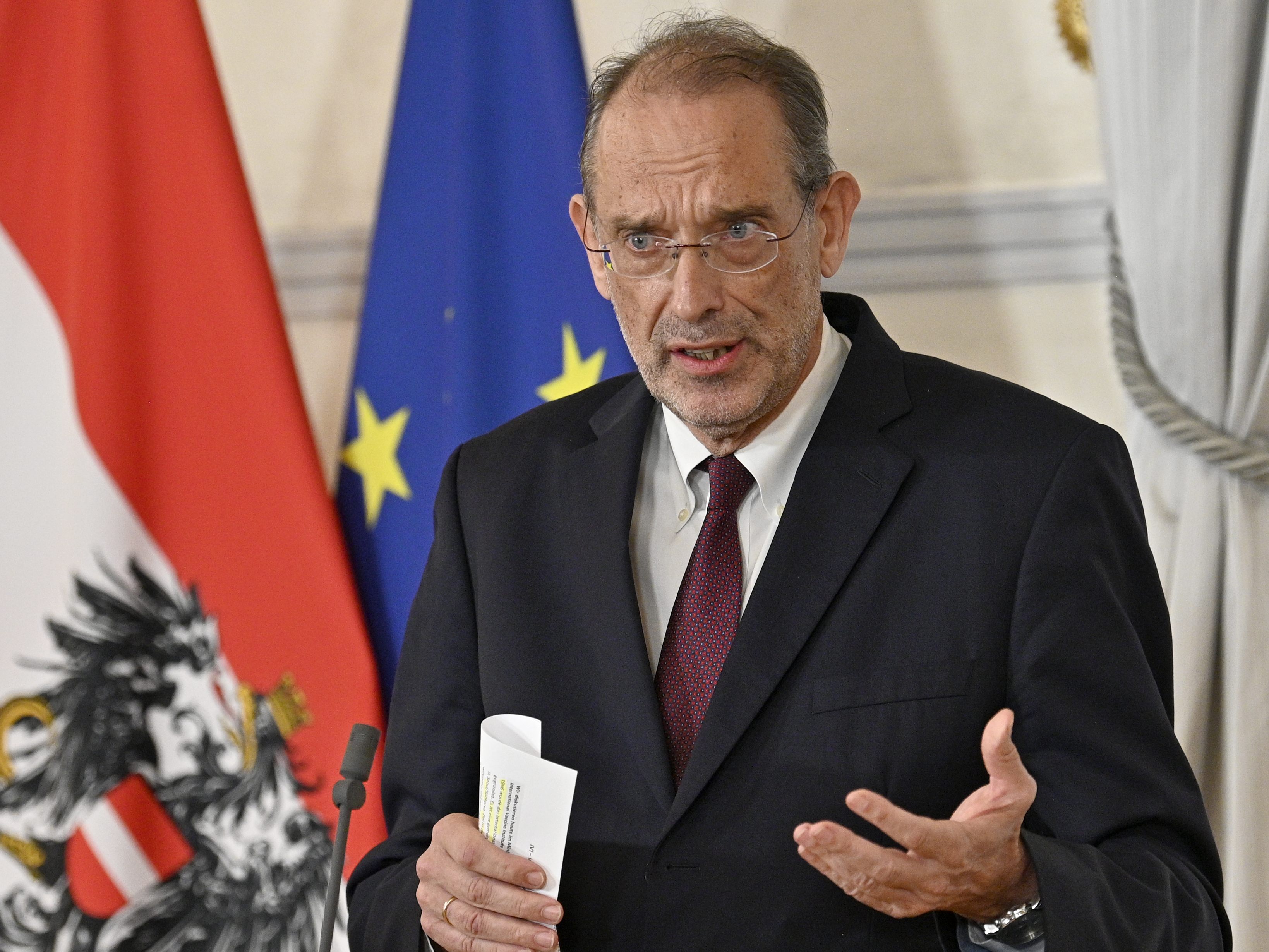 Noch-Bildungsminister Heinz Fassmann meldet sich zur Minister-Rochade und dem Bundeskanzler-Wechsel in der ÖVP zu Wort.