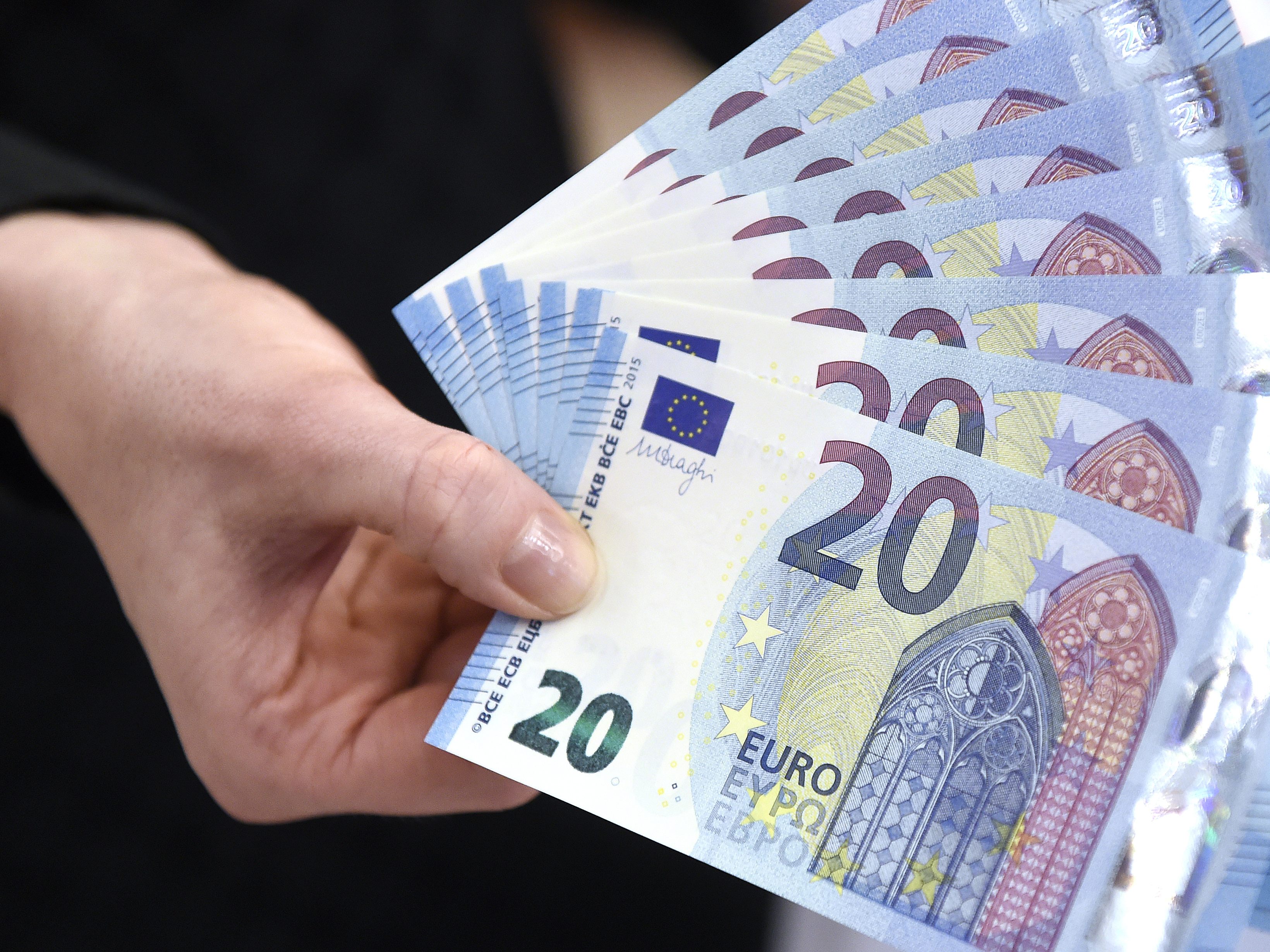Hohe Kosten und wenig Ertrag sorgen für das vorzeitige Stilllegen oder die Kündigung von vielen Lebensversicherungen. Hohe Kosten und wenig Ertrag sorgen für das vorzeitige Stilllegen oder die Kündigung von vielen Lebensversicherungen.
