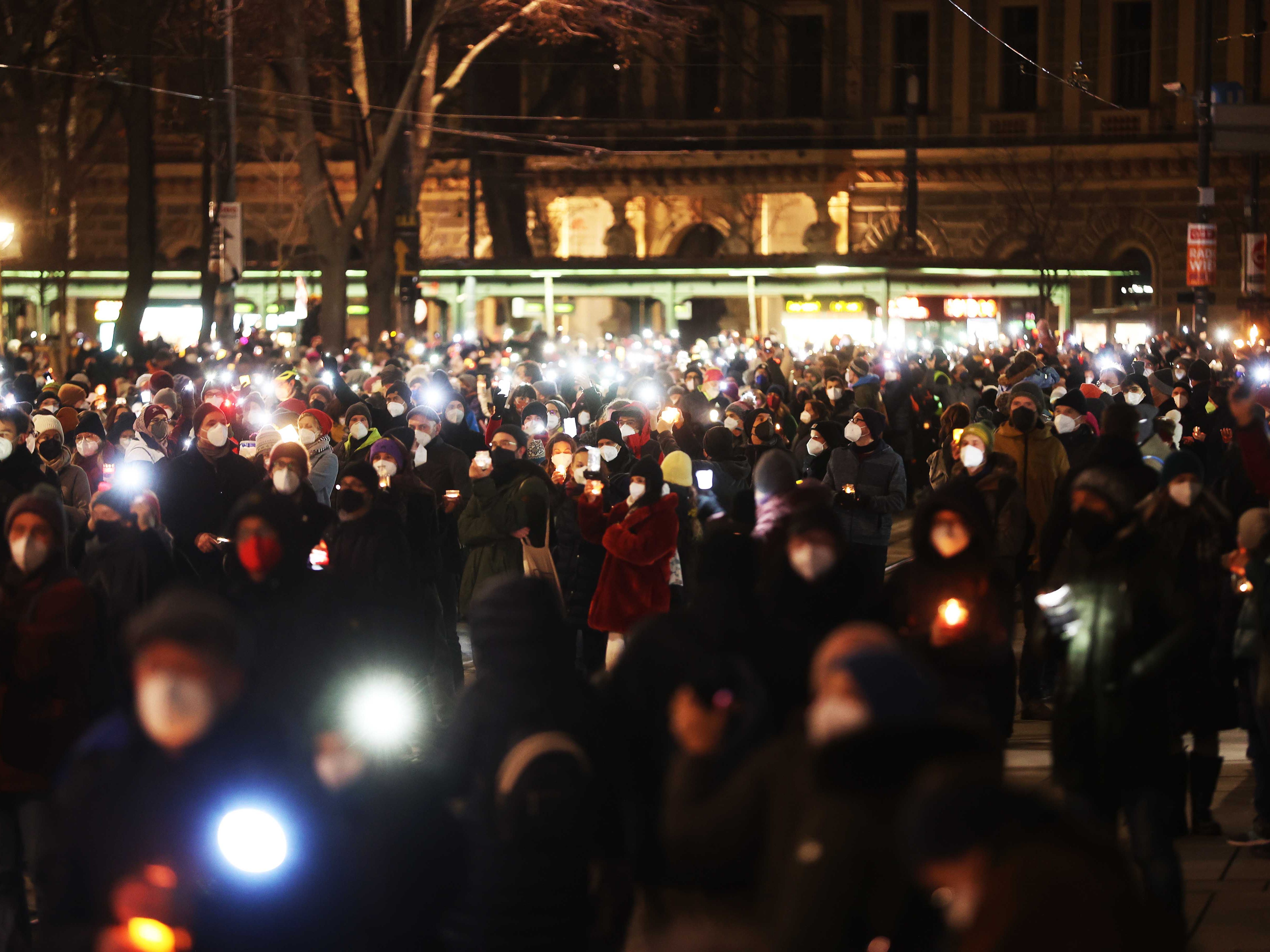 In Wien nahmen über 30.000 Personen am Lichtermeer teil. In Wien nahmen über 30.000 Personen am Lichtermeer teil.