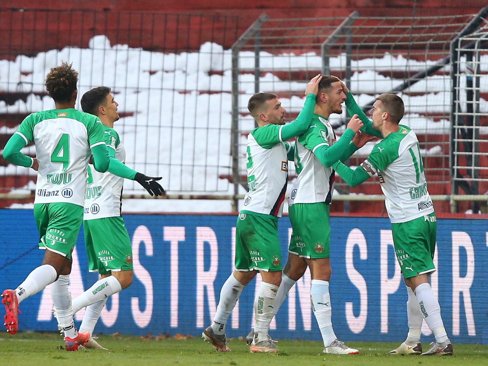 Die Rapidler müssen sich gegen Arnheim durchsetzen, wenn sie das Sechzentelfinale überstehen wollen.