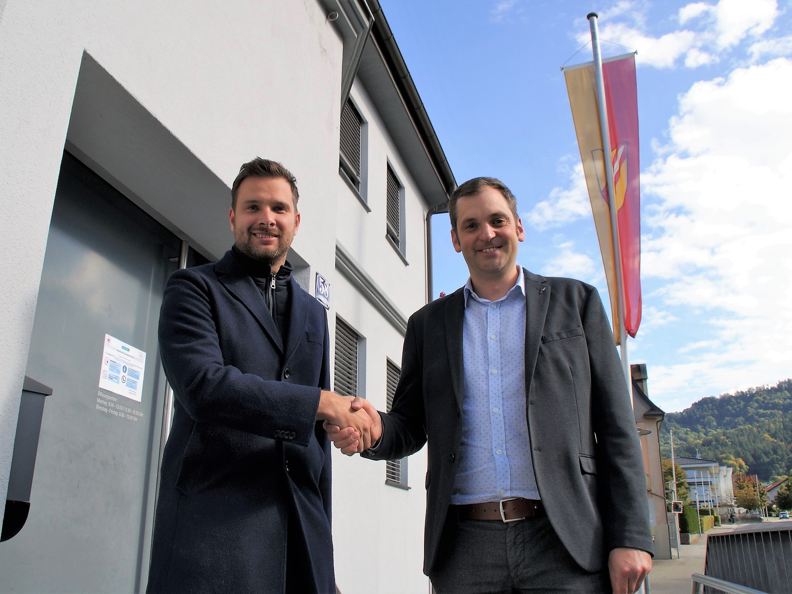 Bürgermeister Andreas Kresser und Neo-Amtsleiter Slobodan Tegeltija (li.).