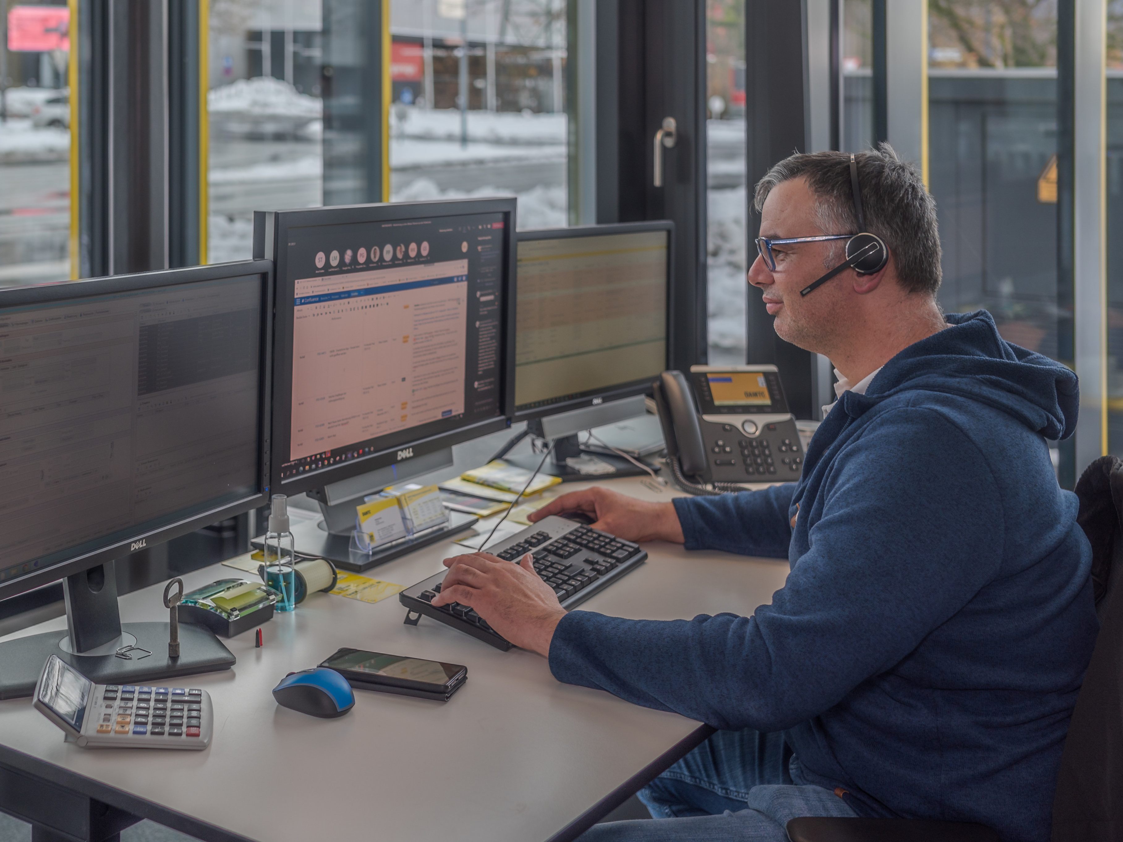 Andreas Kern wird in diesen Tagen nicht langweilig, aufgrund des Wintereinbruchs steht das Telefon beim ÖAMTC nicht still. Andreas Kern wird in diesen Tagen nicht langweilig, aufgrund des Wintereinbruchs steht das Telefon beim ÖAMTC nicht still.