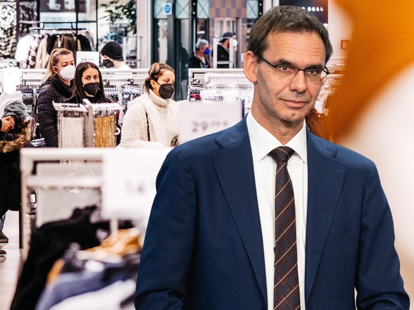 LH Markus Wallner erklärt im Gespräch mit VOL.AT, wie die Maßnahmen für Vorarlberg aussehen. LH Markus Wallner erklärt im Gespräch mit VOL.AT, wie die Maßnahmen für Vorarlberg aussehen.