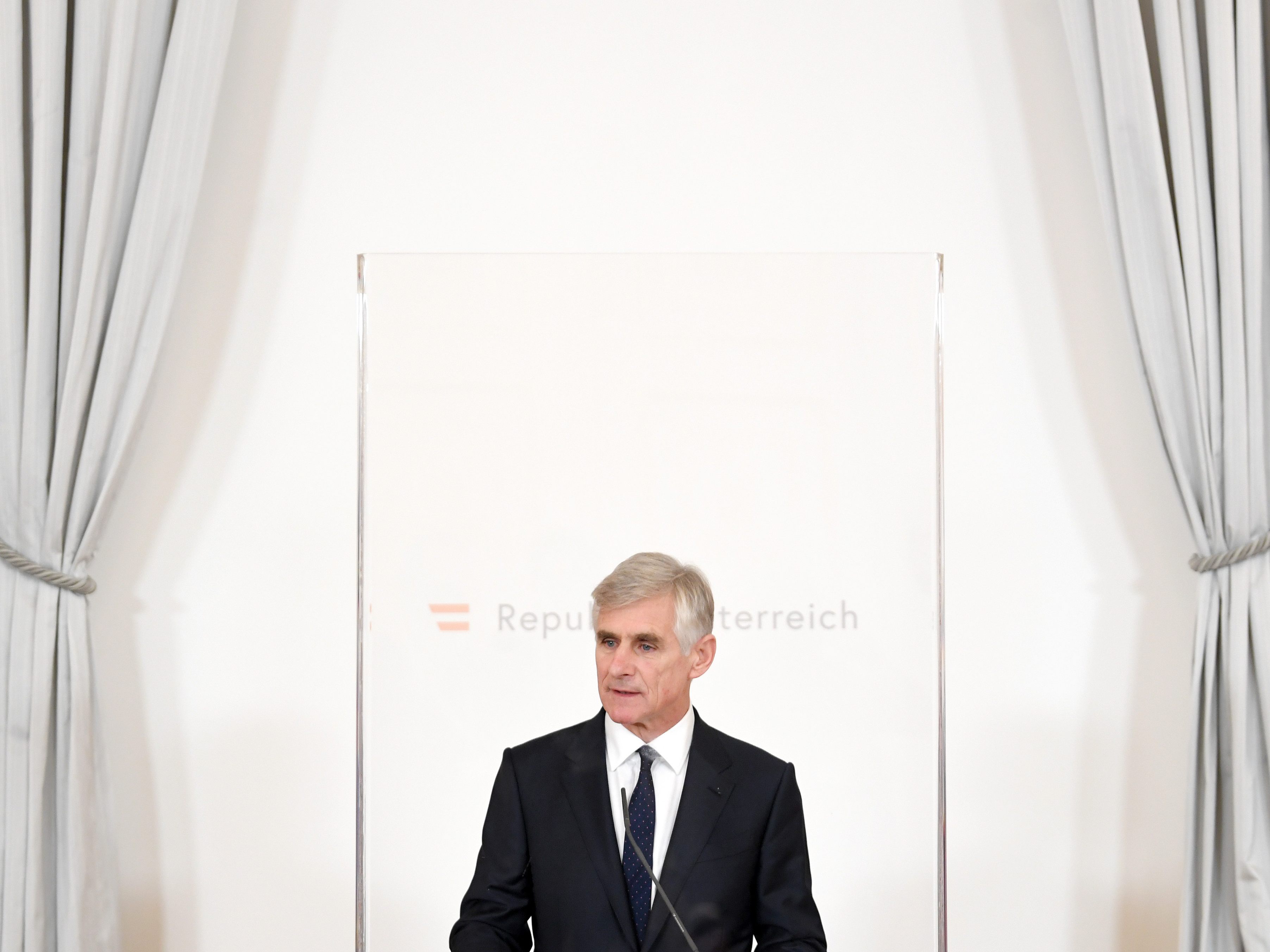 Außenminister Linhart bedauert, dass die Impfstoffe abgelaufen sind.