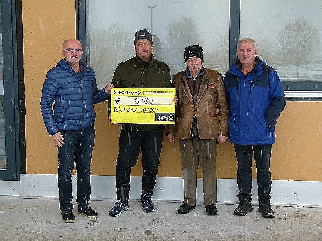 Scheck-Übergabe von den Hauptorganisatoren Ricci, Othmar und Helmut an Obmann Herbert Lenz. Scheck-Übergabe von den Hauptorganisatoren Ricci, Othmar und Helmut an Obmann Herbert Lenz.