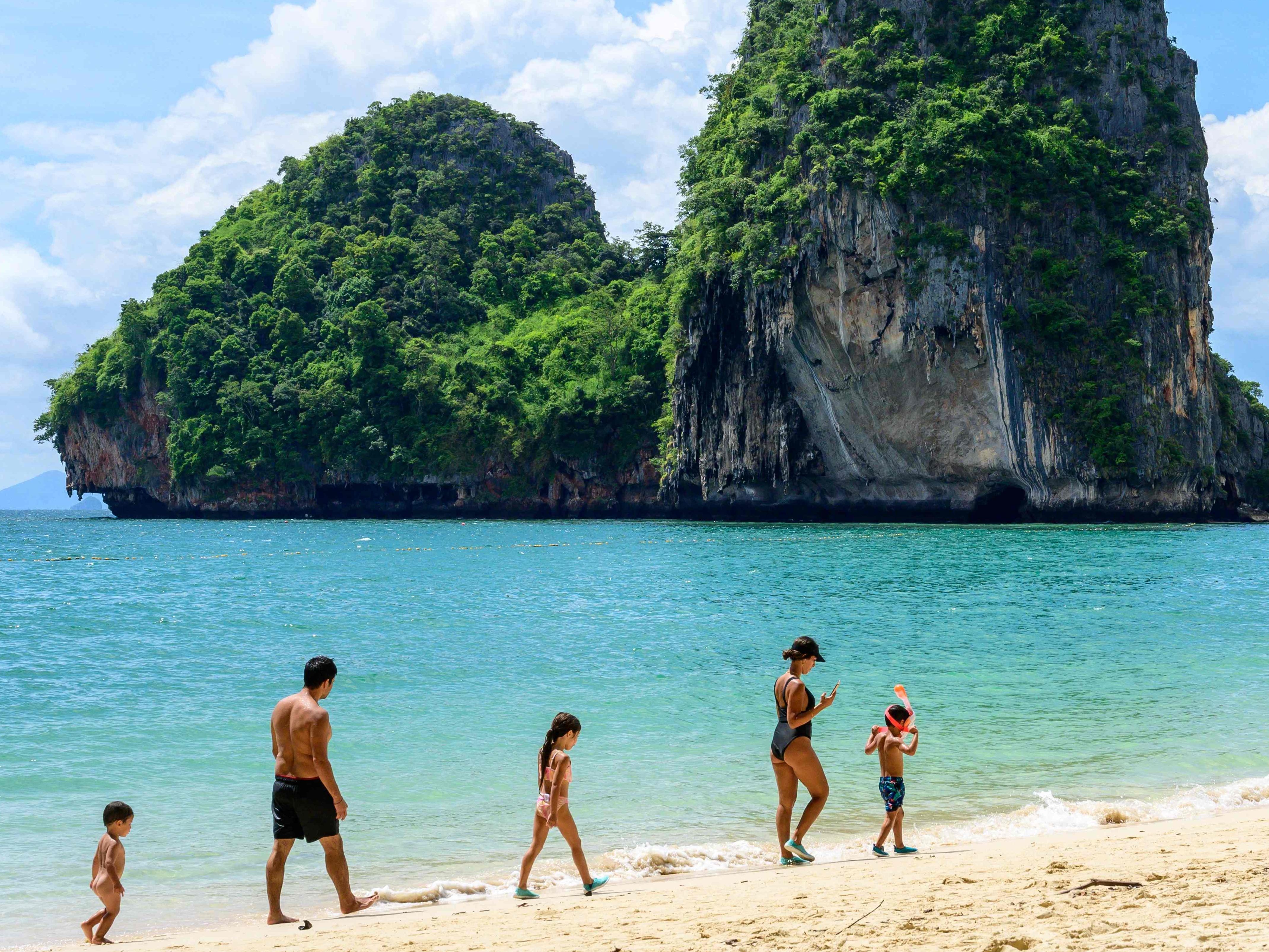 Quarantänefreie Einreise in Thailand für Geimpfte wurde vorläufig ausgesetzt. Quarantänefreie Einreise in Thailand für Geimpfte wurde vorläufig ausgesetzt.