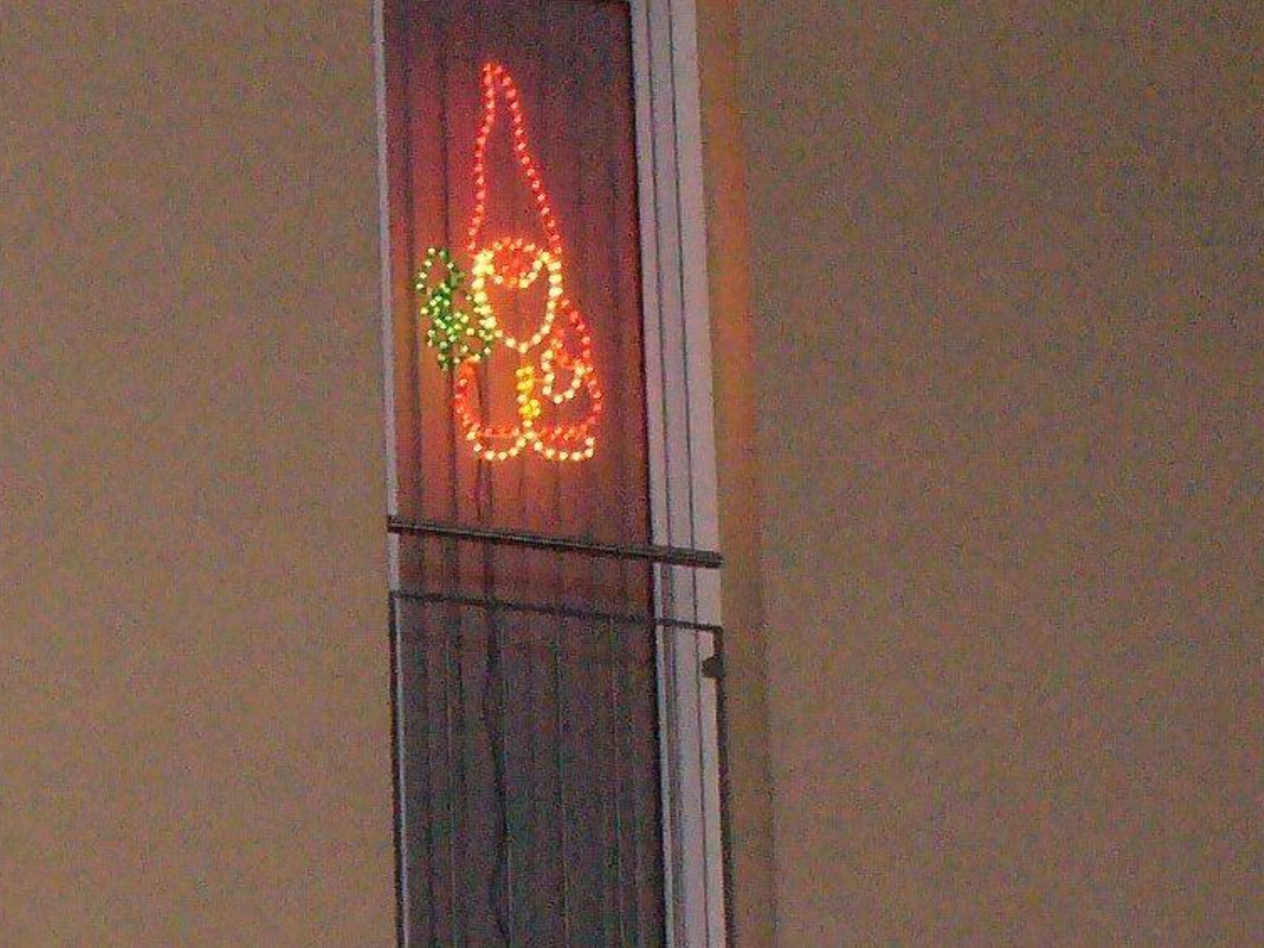 Die Altacher Adventfenster laden in den kommenden Wochen zu einem Advent-Spaziergang durch die Gemeinde