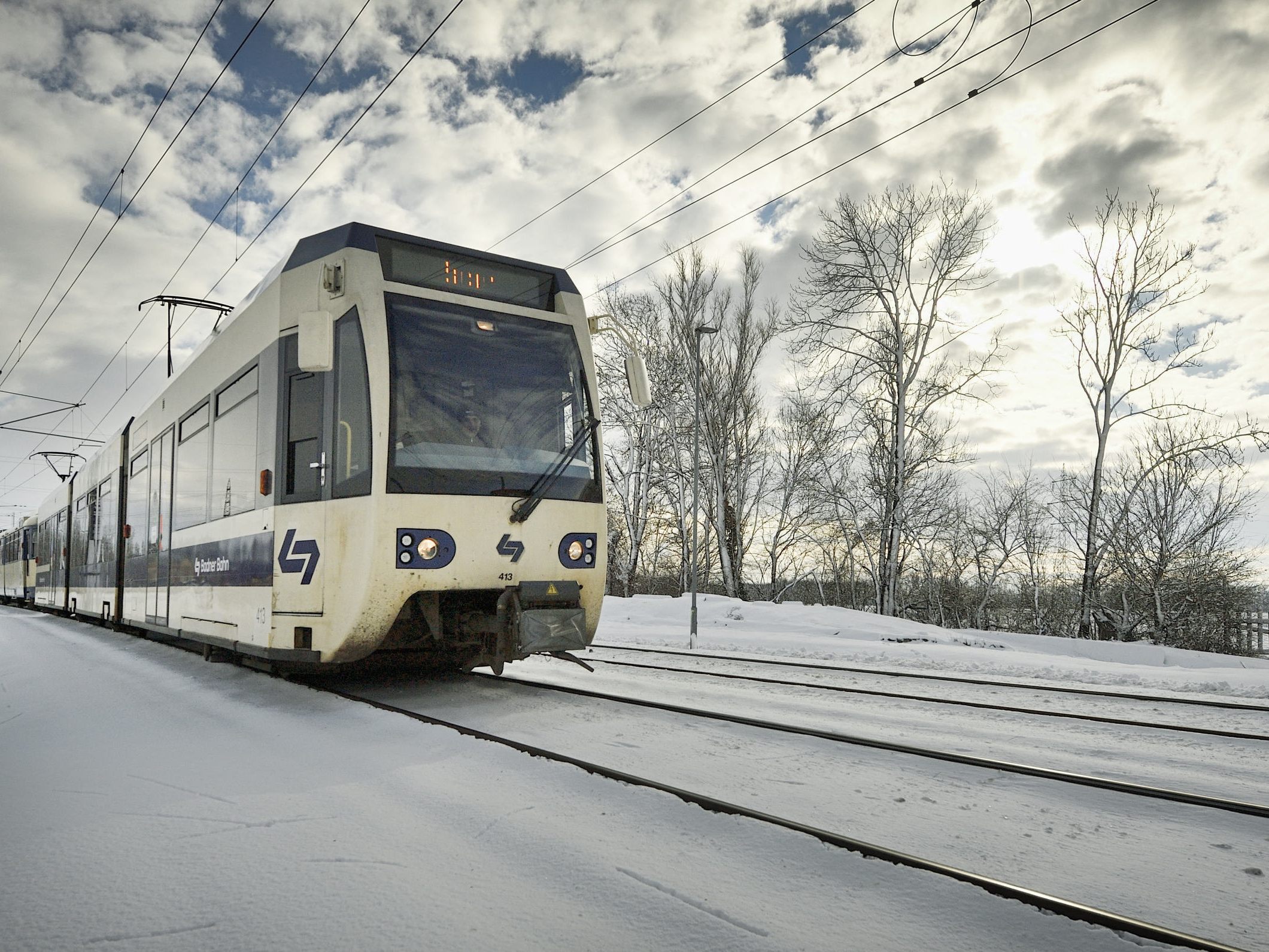 Mit der Badner Bahn kann man am Sonntag ohne Stress zum Einkaufen fahren Mit der Badner Bahn kann man am Sonntag ohne Stress zum Einkaufen fahren