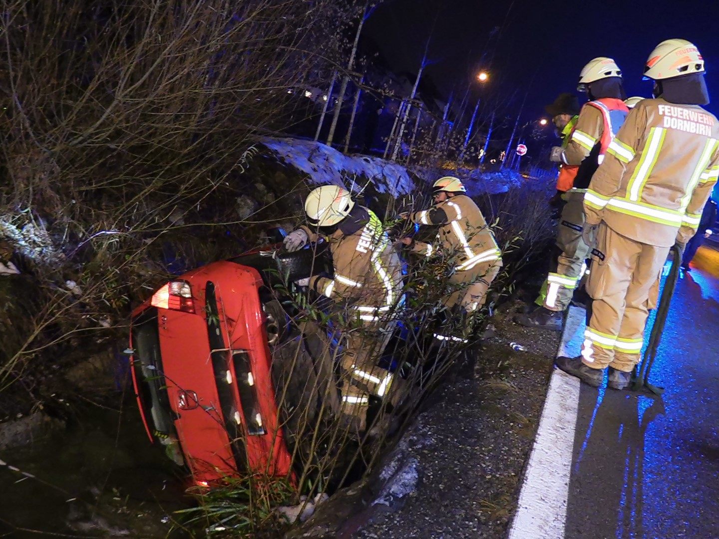Eine vergessene Handbremse sorgte am Mittwoch für einen Feuerwehreinsatz.