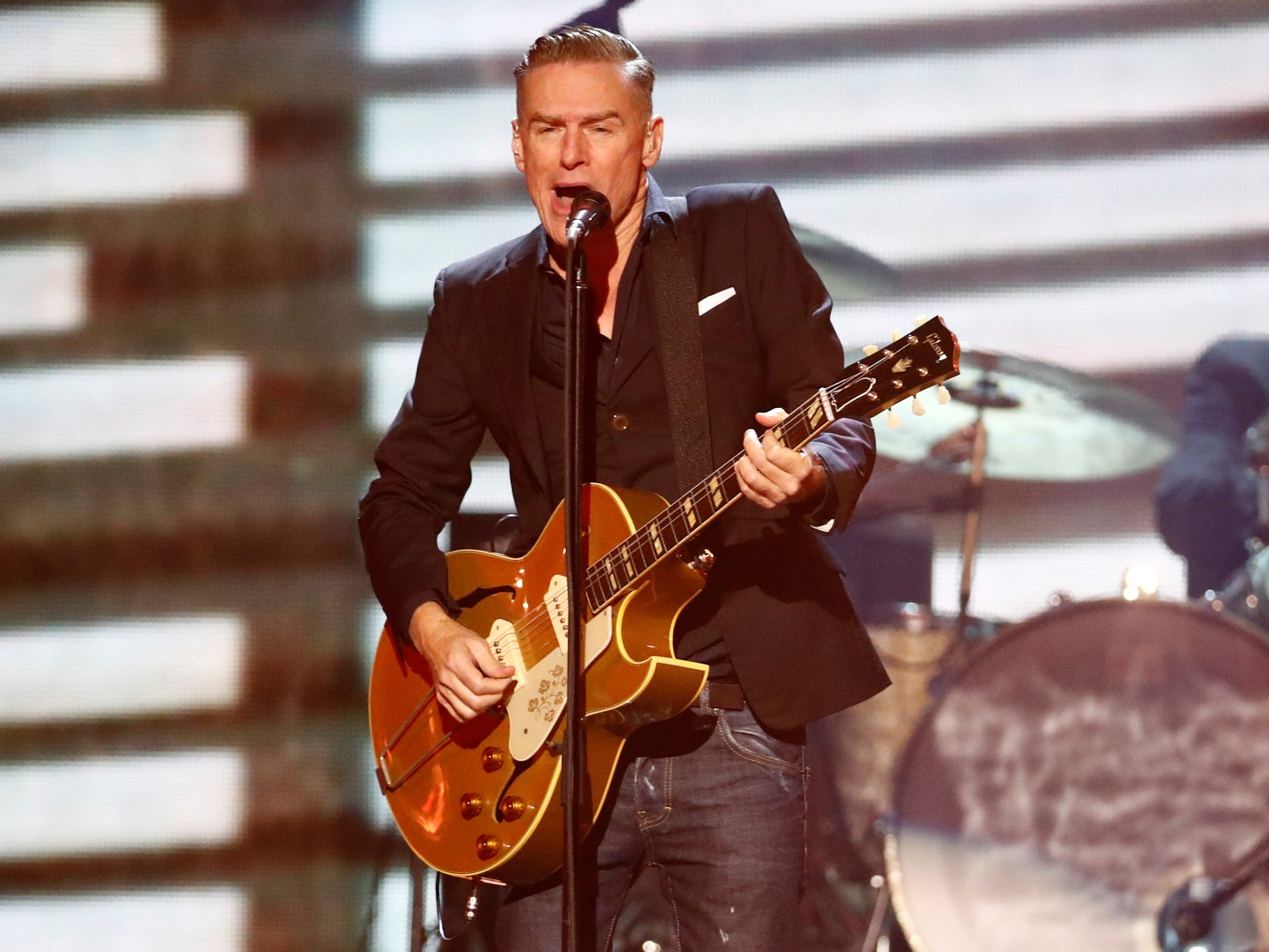 Bryan Adams sagt Wien-Konzert wegen Corona ab.