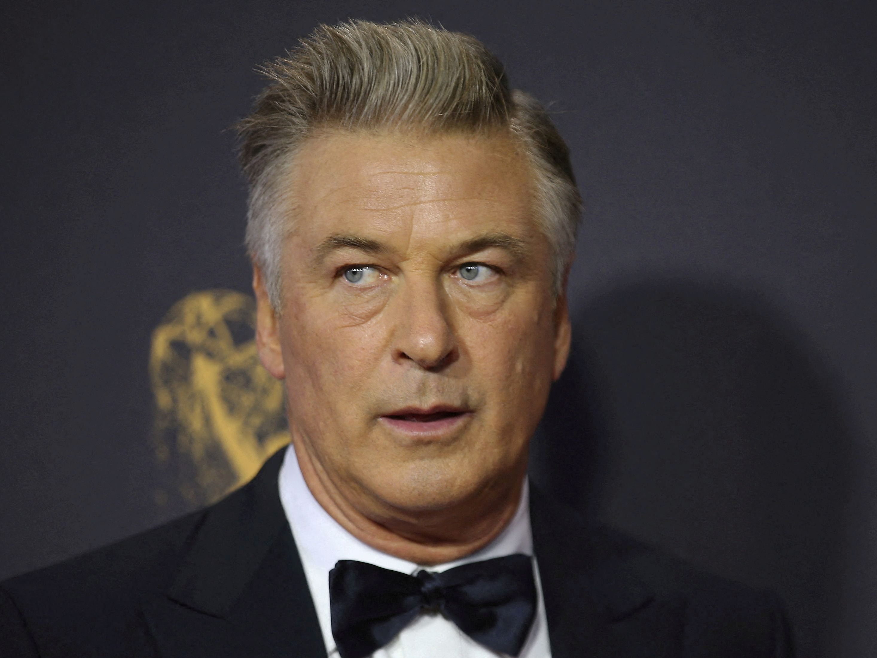 Nach dem Tod der Kamerafrau beim Filmdreh des Western "Rust" wollen die Angehörigen möglicherweise eine Klage gegen Schauspieler Alec Baldwin einbringen.