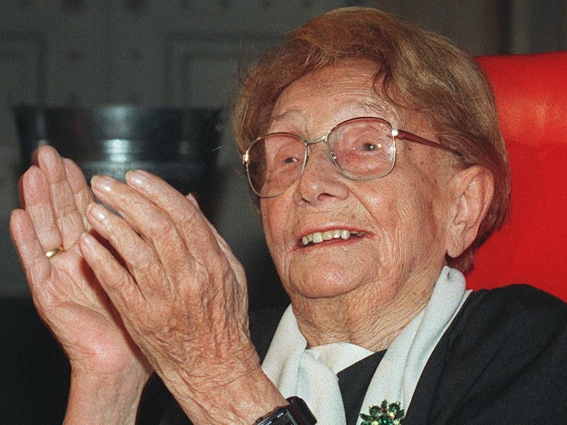 Die österreichische Architektin Margarete Schütte-Lihotzky war bekennende Kommunistin und engangierte sich in der Frauen- und Friedensbewegung. Die österreichische Architektin Margarete Schütte-Lihotzky war bekennende Kommunistin und engangierte sich in der Frauen- und Friedensbewegung.
