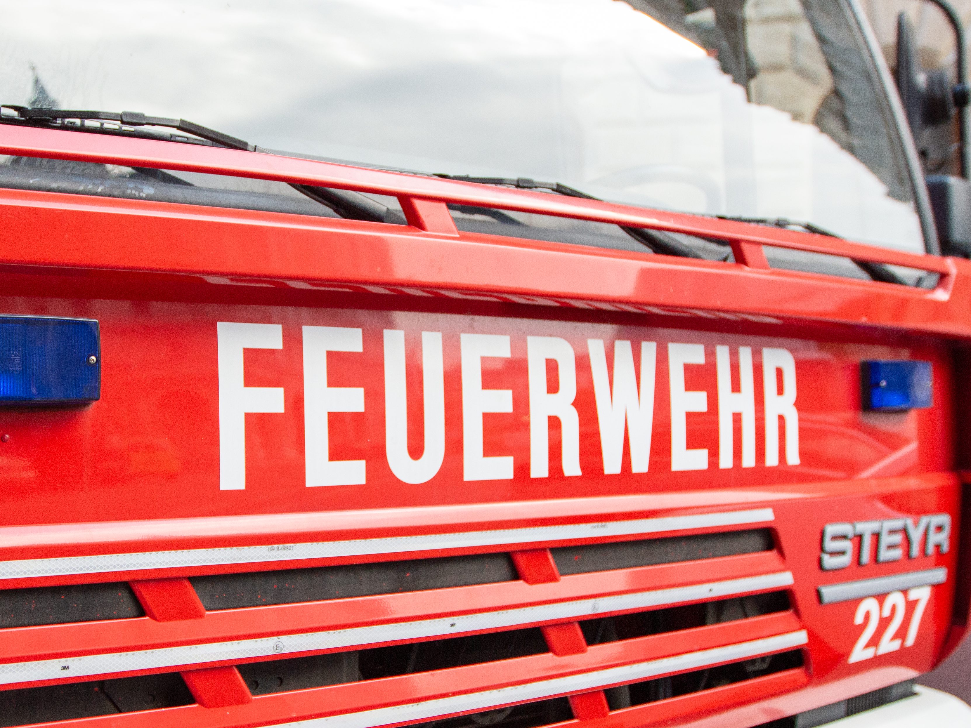 Gleich dreimal musste die Feuerwehr zu einem Brand in einer Schule ausrücken. Gleich dreimal musste die Feuerwehr zu einem Brand in einer Schule ausrücken.