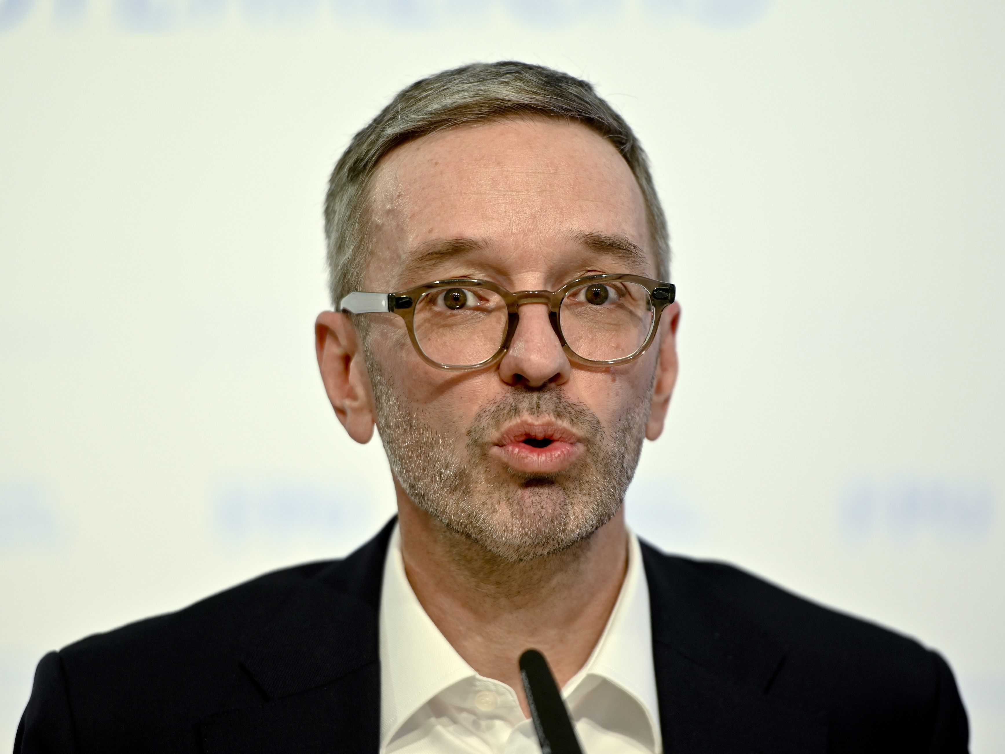 Herbert Kickl will das Aus für die Maskenpflicht an Schulen.