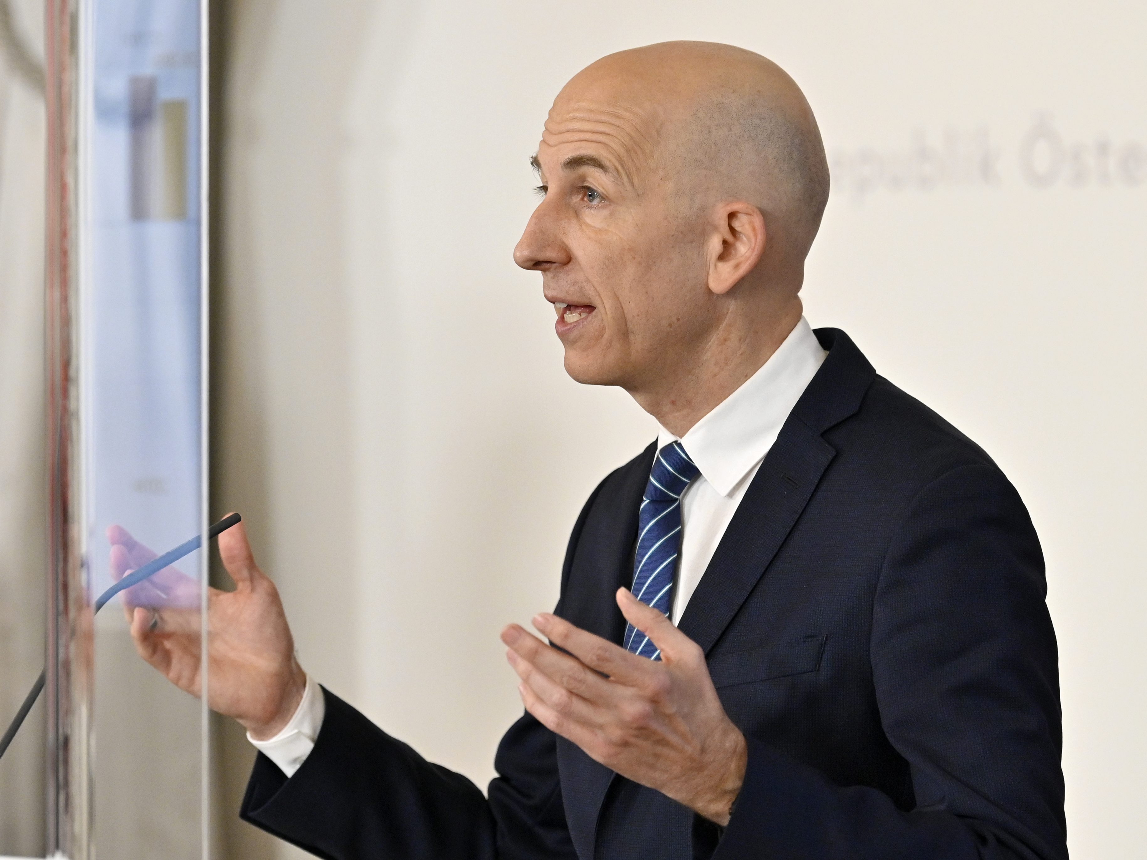 Arbeitsminister Martin Kocher informierte über die Arbeitslosenzahlen. Arbeitsminister Martin Kocher informierte über die Arbeitslosenzahlen.