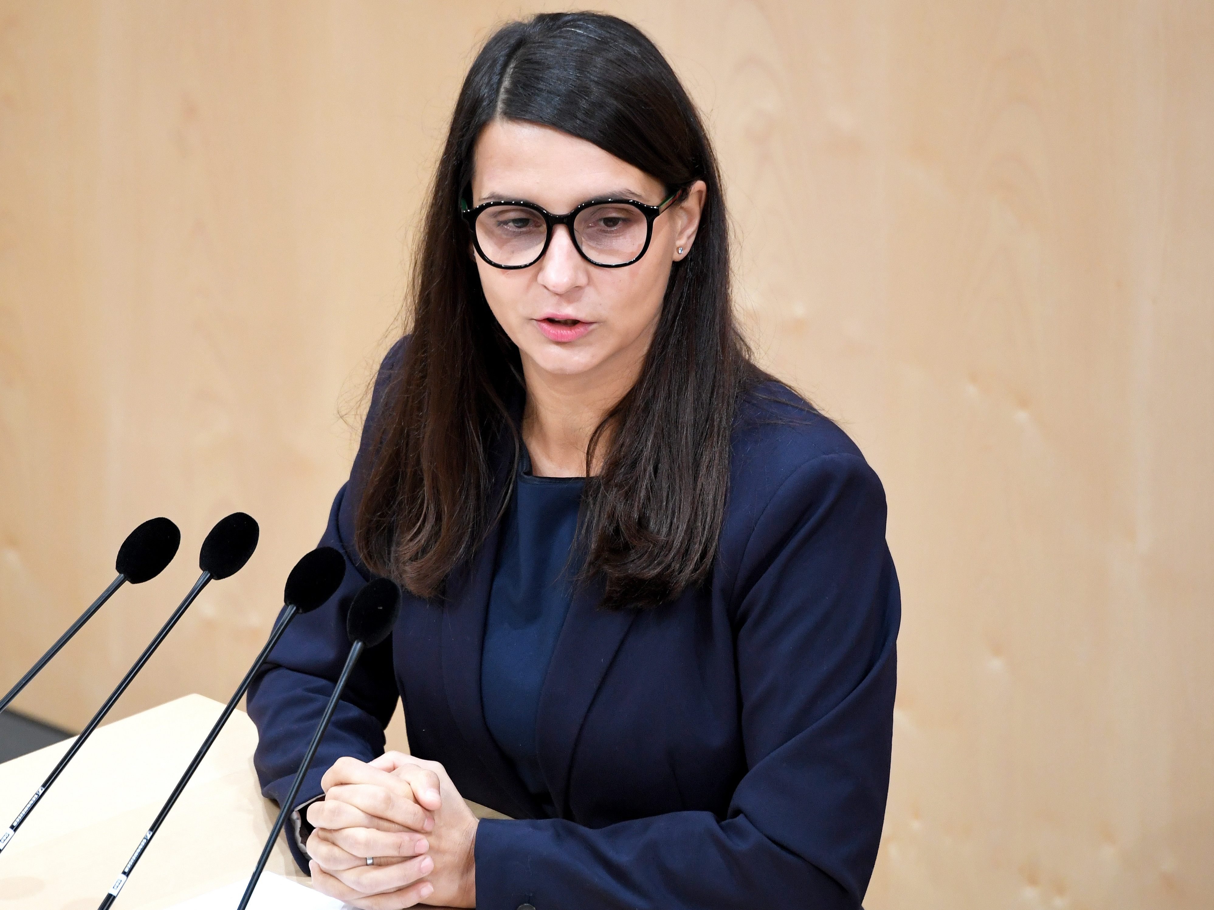 Die Grüne Frauensprecherin Meri Disoski fordert einen Rechtsanspruch auf Kinderbetreuung ab dem ersten Lebensjahr. Die Grüne Frauensprecherin Meri Disoski fordert einen Rechtsanspruch auf Kinderbetreuung ab dem ersten Lebensjahr.