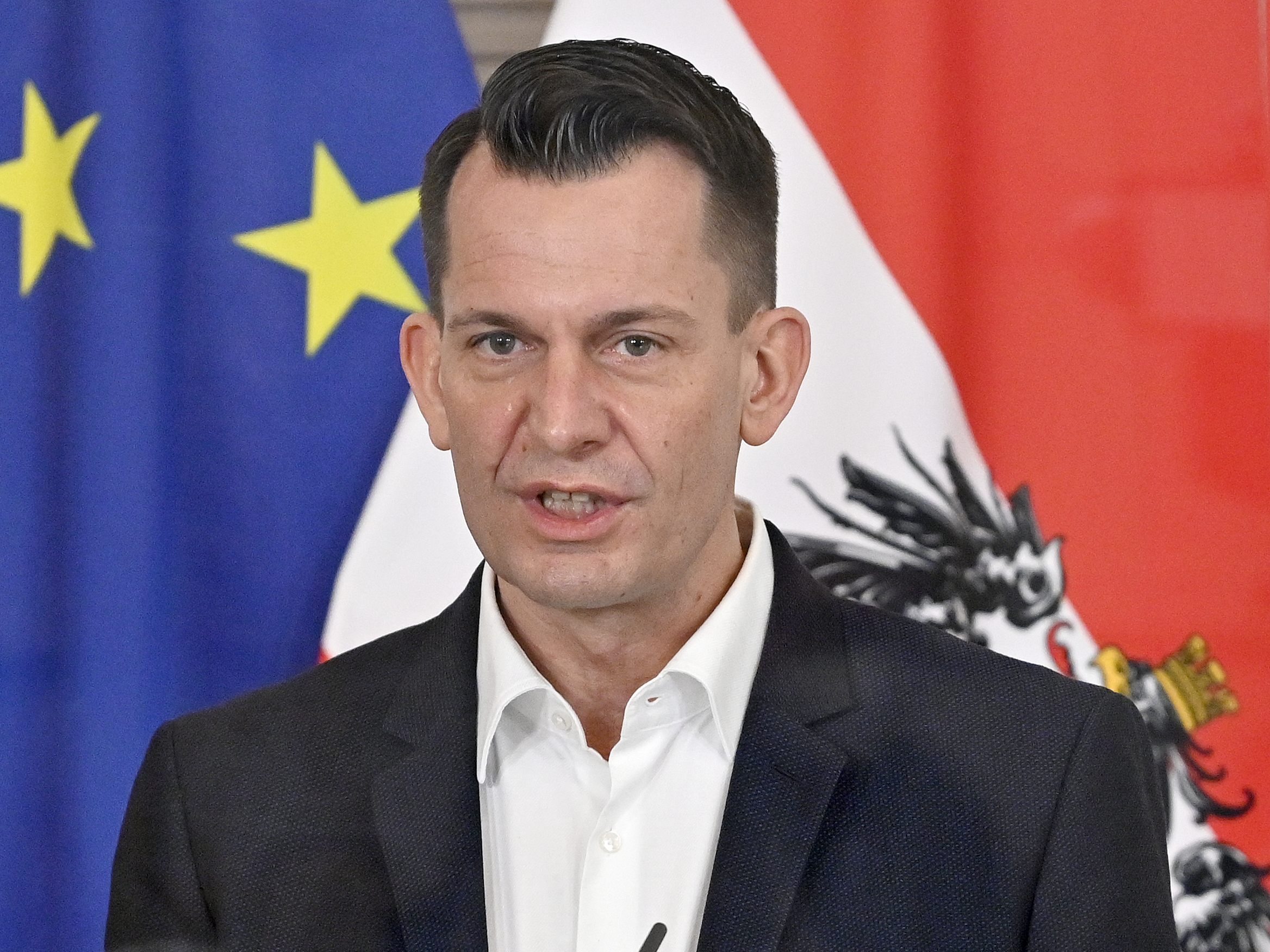 Gesundheitsminister Wolfgang Mückstein (Gründe) befürwortet Wohnzimmer-Tests. Gesundheitsminister Wolfgang Mückstein (Gründe) befürwortet Wohnzimmer-Tests.