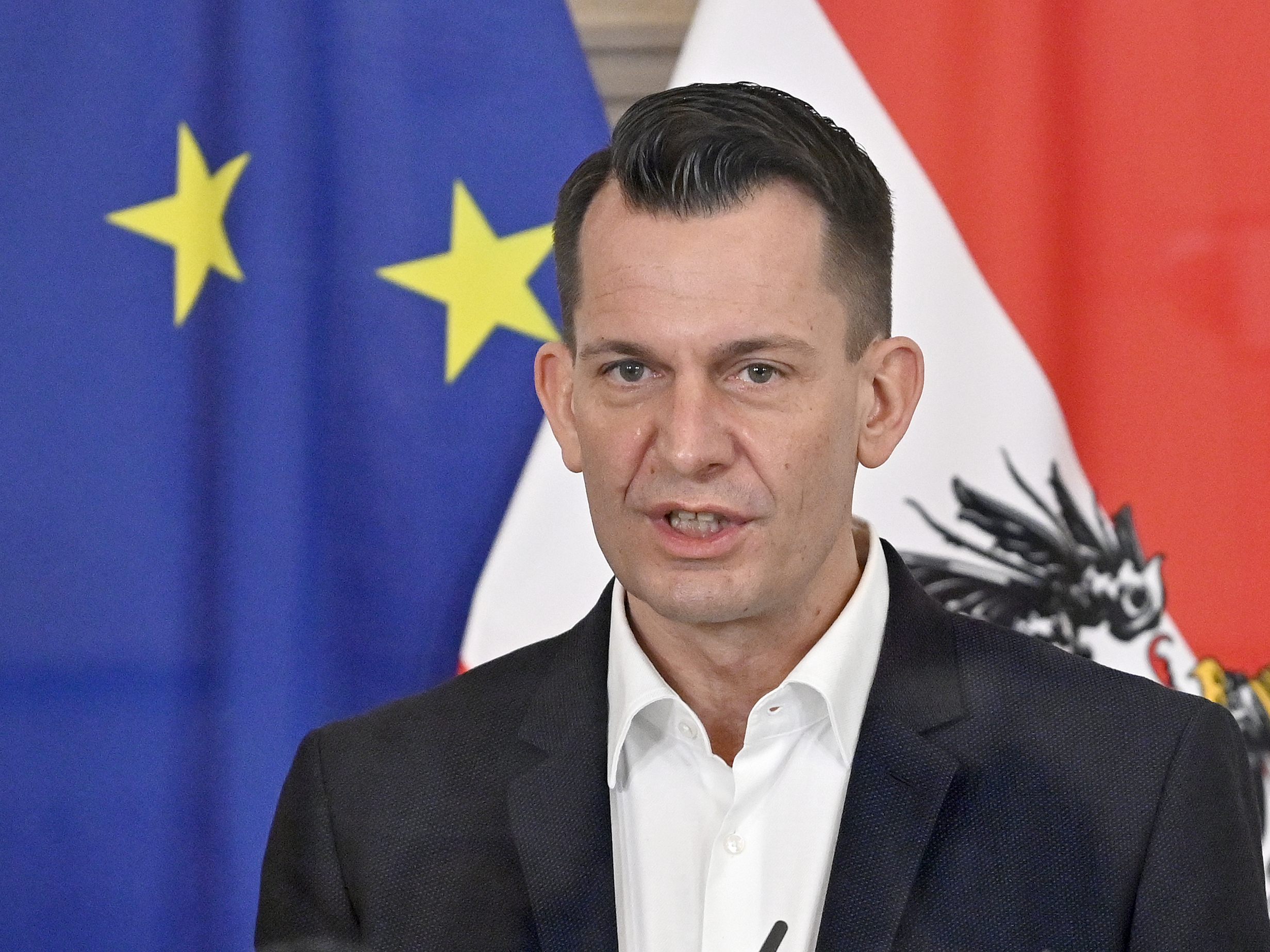 Sozialminister Wolfgang Mückstein (Grüne) anl. einer PK zur aktuellen Lage am Arbeitsmarkt und Maßnahmen für Jugendliche Sozialminister Wolfgang Mückstein (Grüne) anl. einer PK zur aktuellen Lage am Arbeitsmarkt und Maßnahmen für Jugendliche