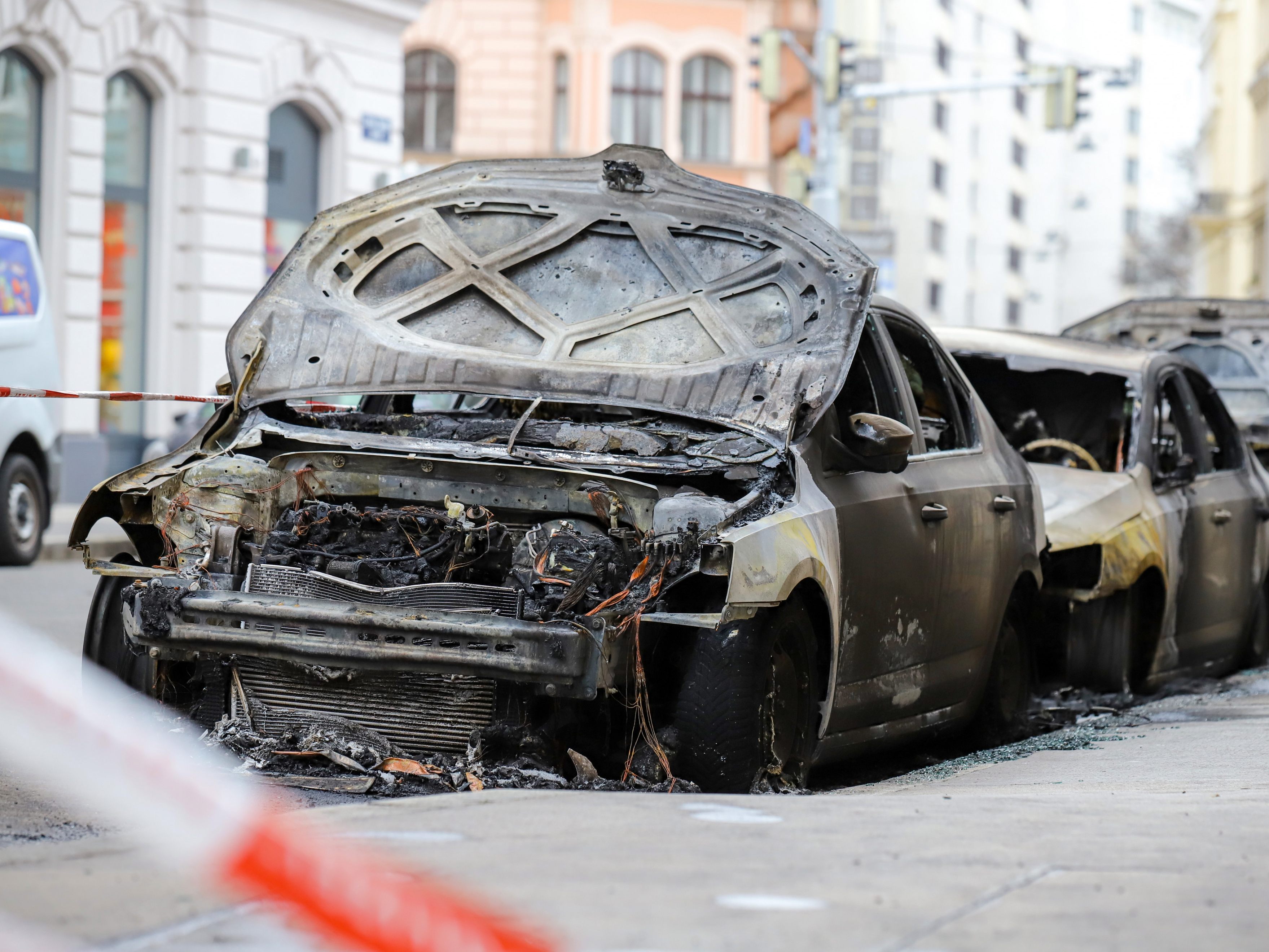 In Wien brannten in der Nacht auf Montag sieben Polizeiautos.