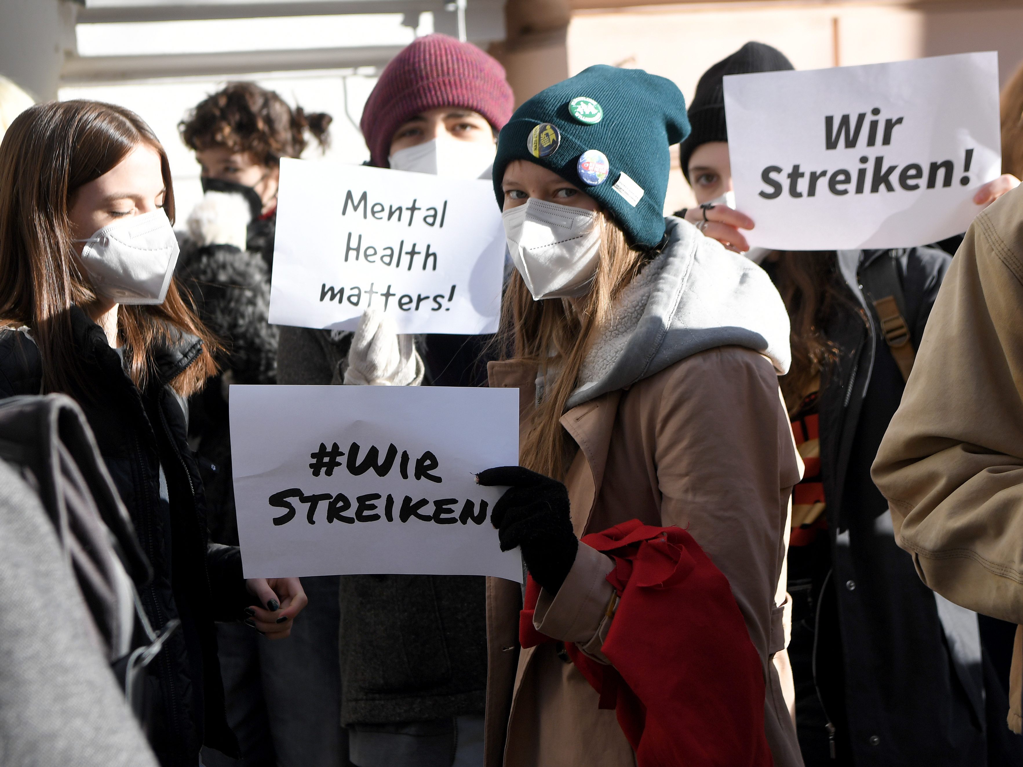 Schülerinnen und Schüler wollen am Mittwoch in Wien und einigen anderen Landeshauptstädten gegen die Pflicht einer mündlichen Matura streiken. Schülerinnen und Schüler wollen am Mittwoch in Wien und einigen anderen Landeshauptstädten gegen die Pflicht einer mündlichen Matura streiken.