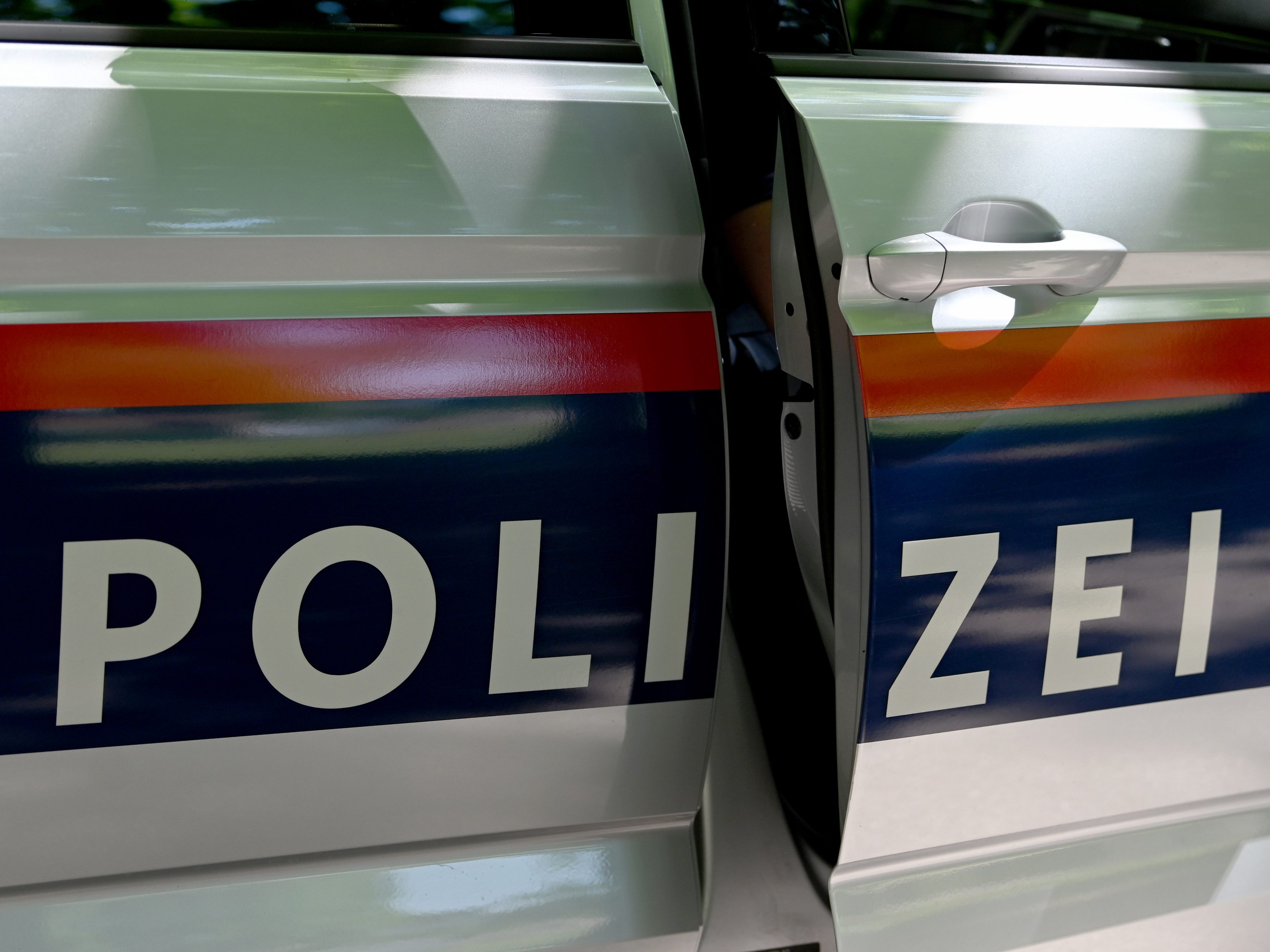 Alkoholisierter Lenker streifte geparkten Pkw in Lustenau. Alkoholisierter Lenker streifte geparkten Pkw in Lustenau.