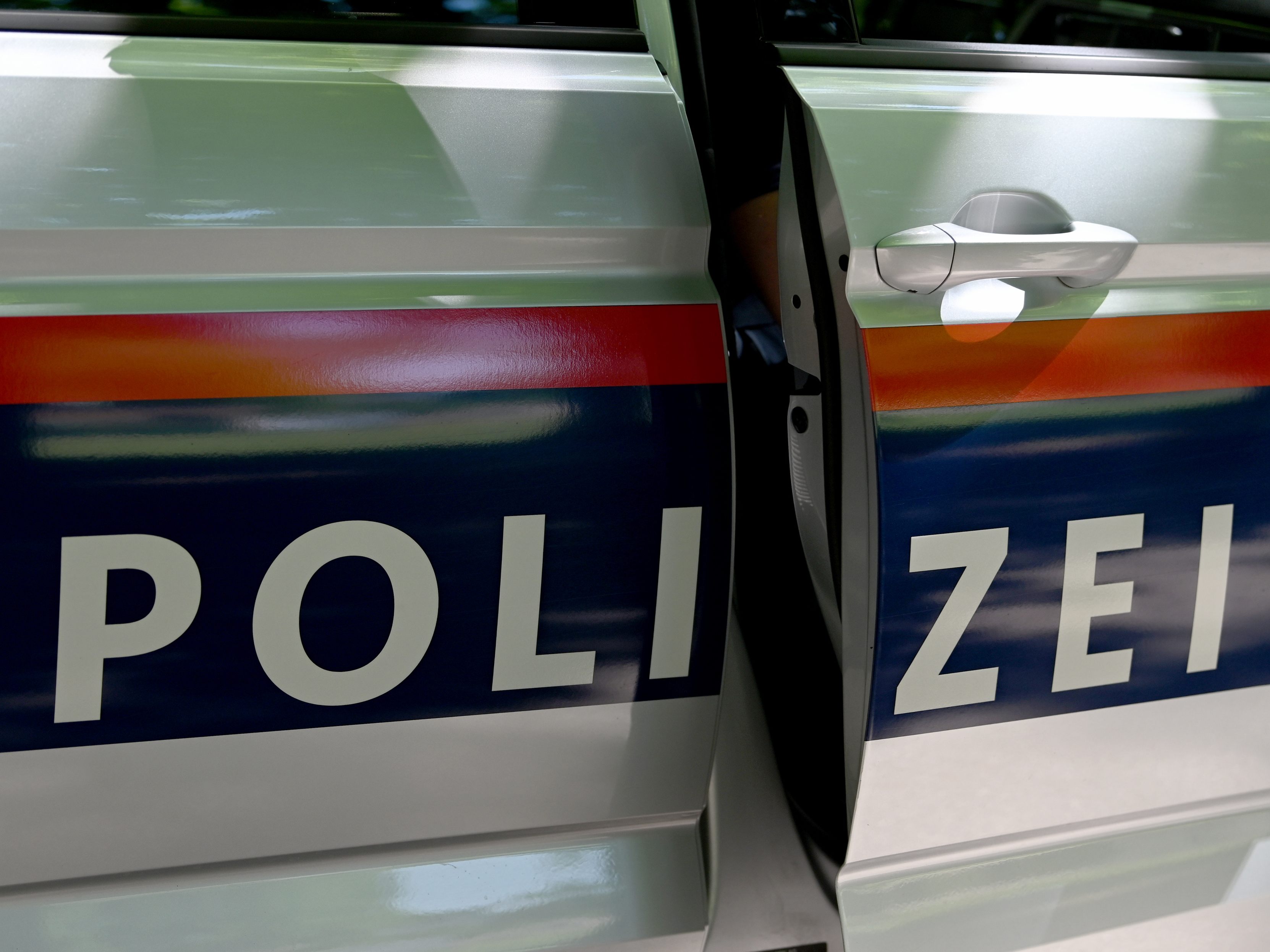 Ein 17-Jähriger wurde bei dem Versuch Drogen zu kaufen mit einem Messer verletzt. Ein 17-Jähriger wurde bei dem Versuch Drogen zu kaufen mit einem Messer verletzt.