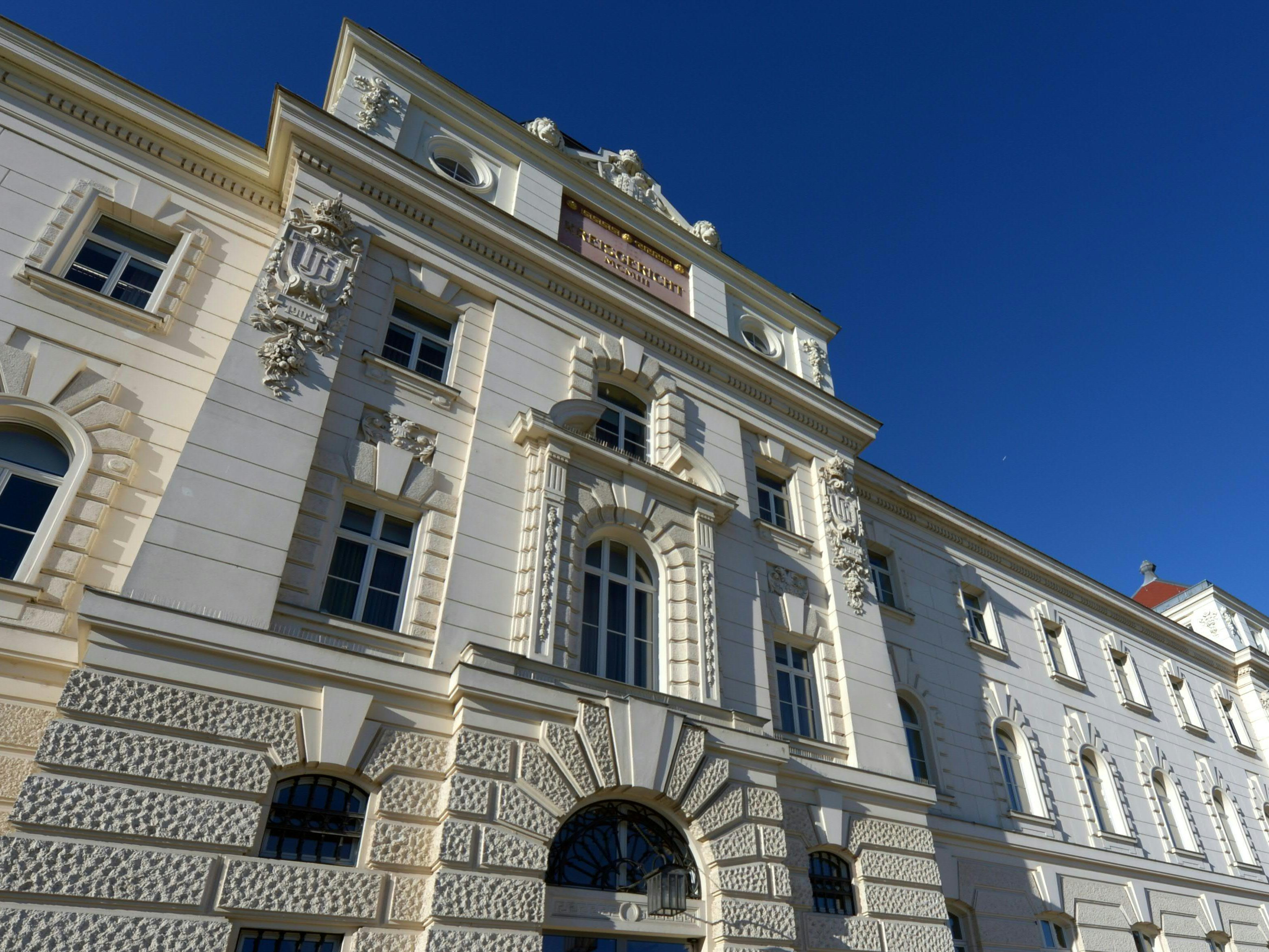 Das Landesgericht St. Pölten von außen.