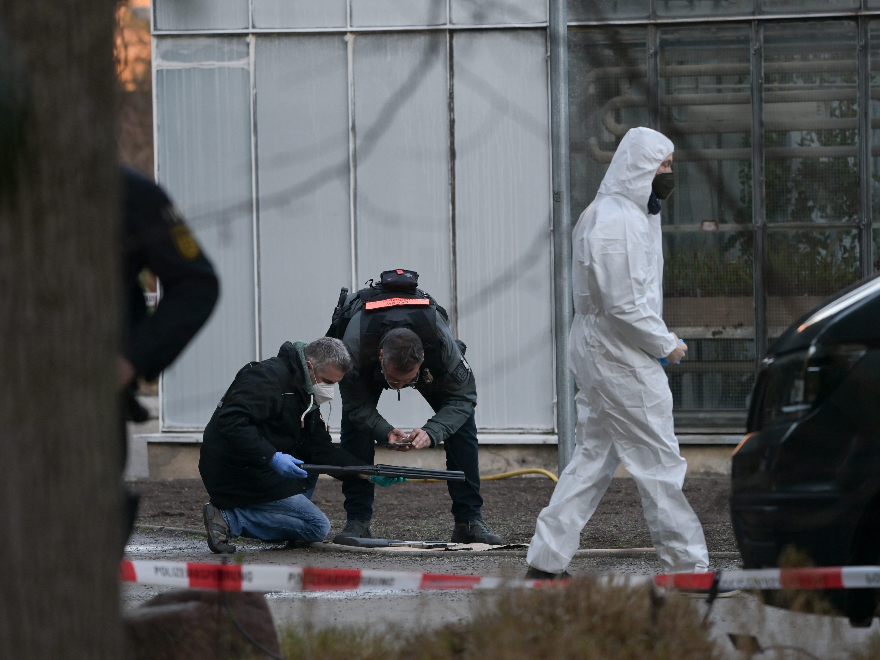 Die Ermittlungen nach dem Amoklauf auf dem Gelände der Universität Heidelberg laufen. Die Ermittlungen nach dem Amoklauf auf dem Gelände der Universität Heidelberg laufen.