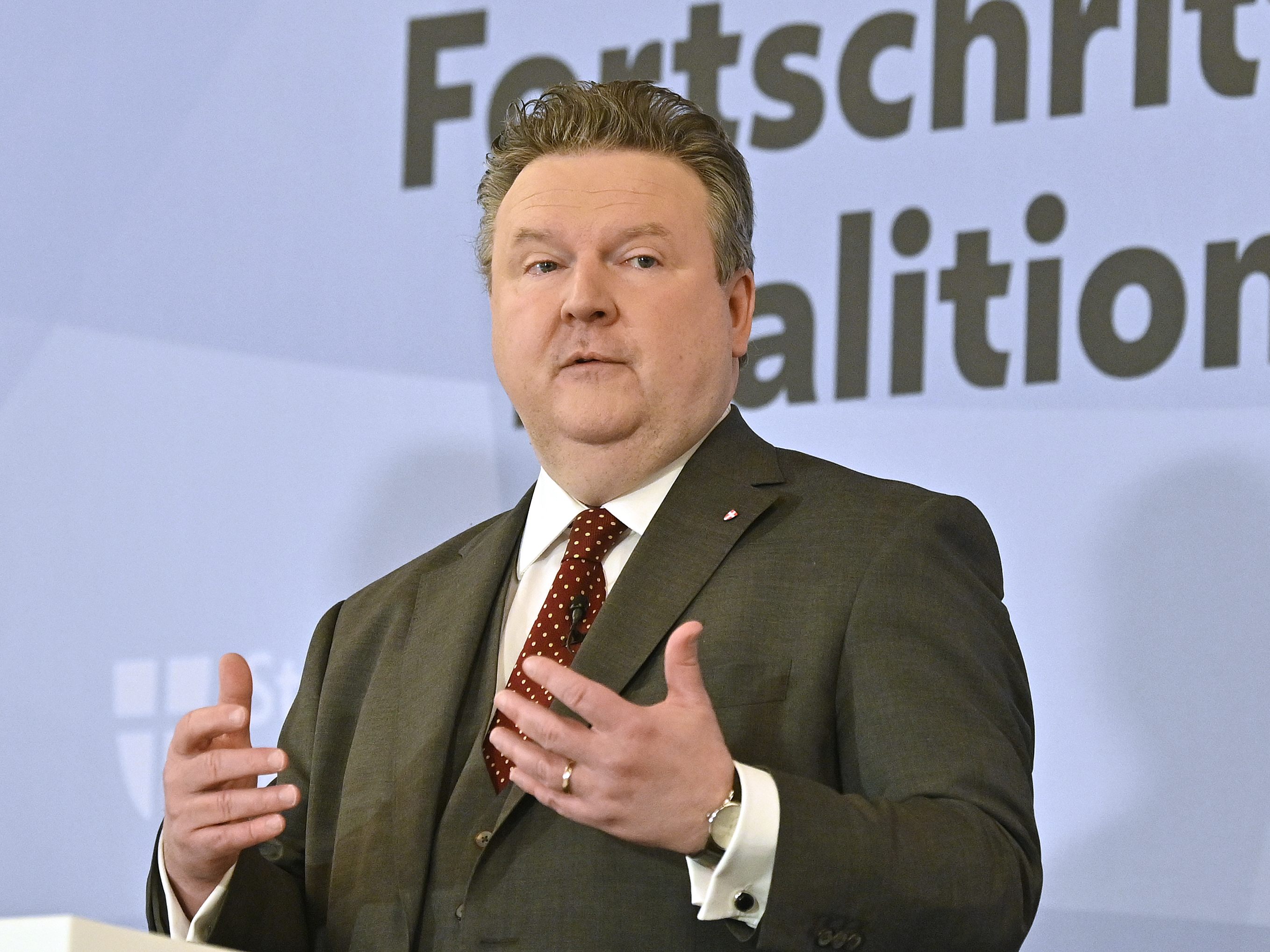 Wiens Bürgermeister Michael Ludwig (SPÖ) möchte sich mit Experten zur Corona-Situation beraten. Wiens Bürgermeister Michael Ludwig (SPÖ) möchte sich mit Experten zur Corona-Situation beraten.