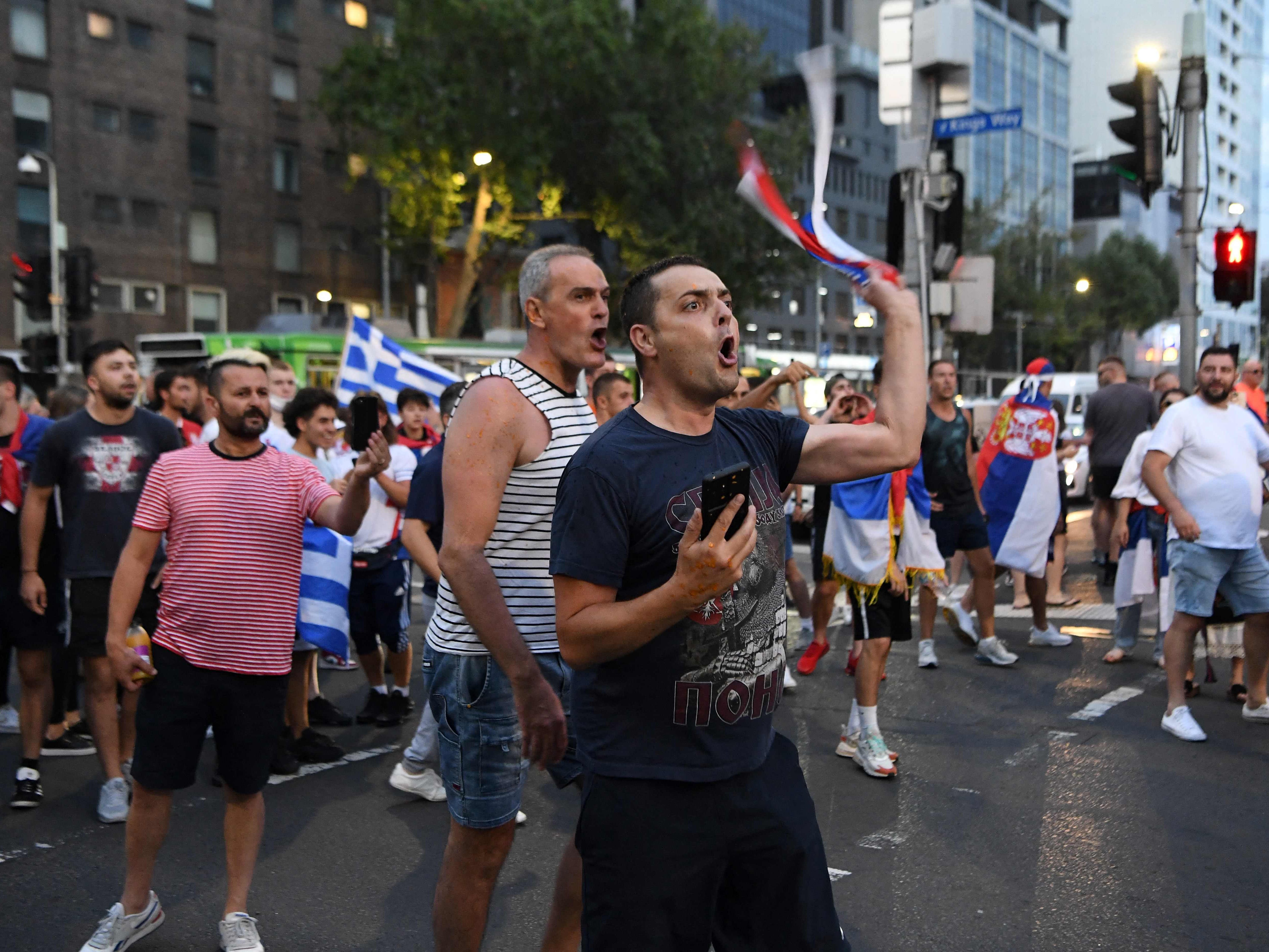 Djokovic-Fans sorgten in Melbourne für einen Polizeieinsatz.