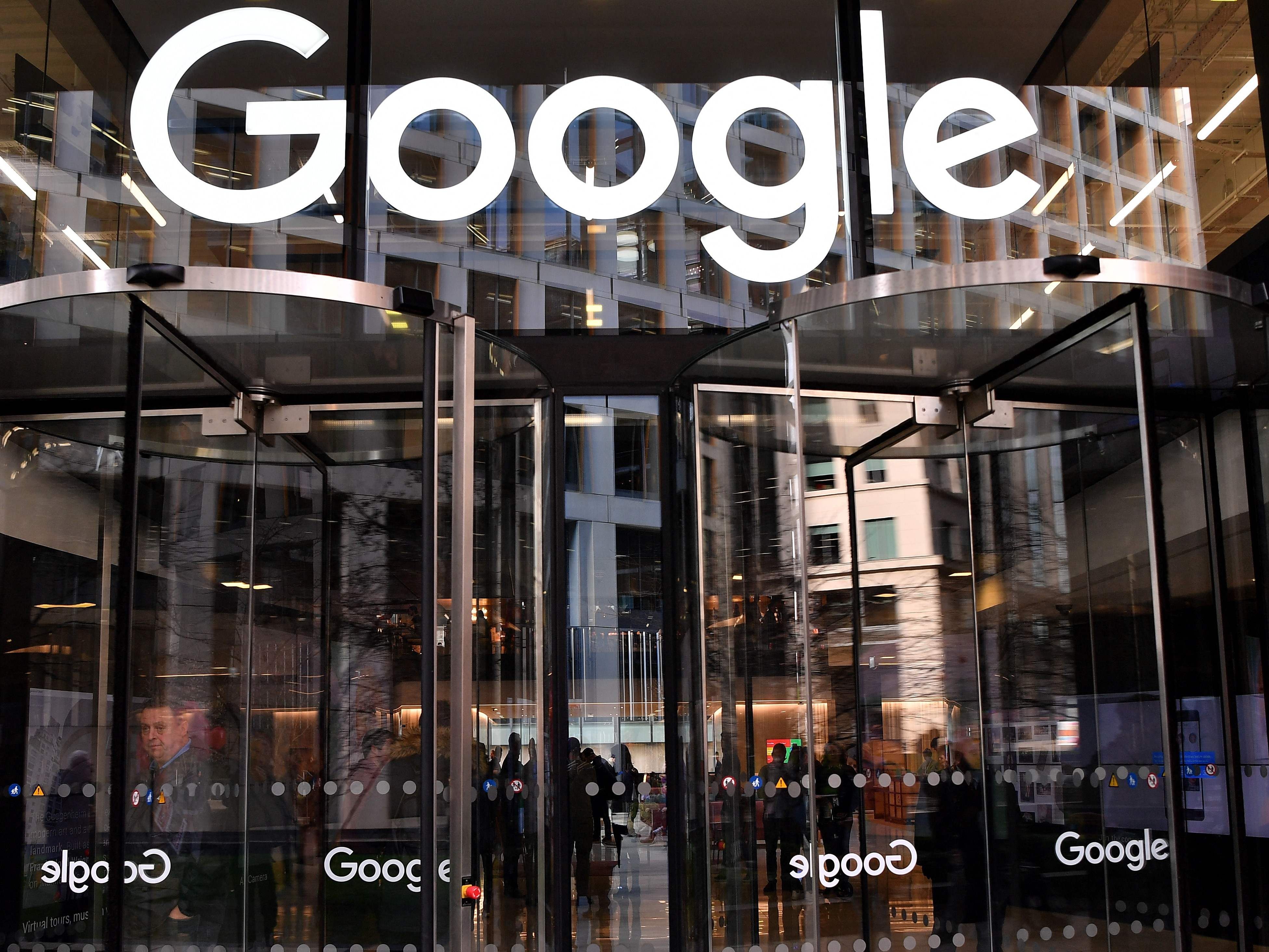 Google streitet mit der EU-Kommission zudem über weitere Milliardenstrafen vor Gericht.