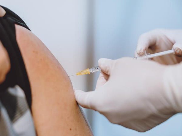 Der Experte glaubt, dass die Impfpflicht zu einer kurzfristigen Zunahme des Widerstands bei den Impfgegnern führen wird Der Experte glaubt, dass die Impfpflicht zu einer kurzfristigen Zunahme des Widerstands bei den Impfgegnern führen wird