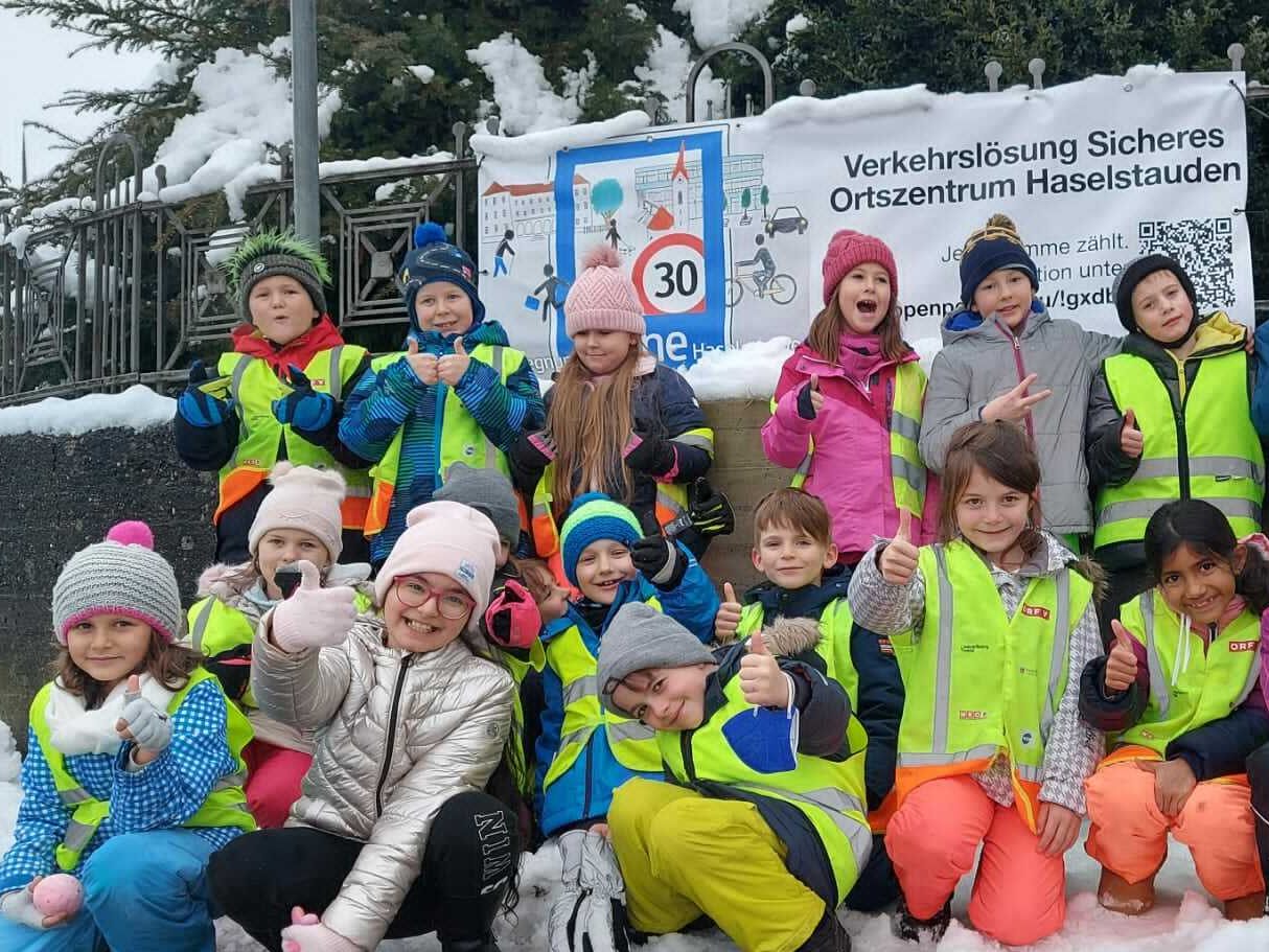 Die Schul- und Kindergartenkinder erwarten sich vom Land Vorarlberg Rückendeckung für das richtungsweisende Projekt. Die Schul- und Kindergartenkinder erwarten sich vom Land Vorarlberg Rückendeckung für das richtungsweisende Projekt.