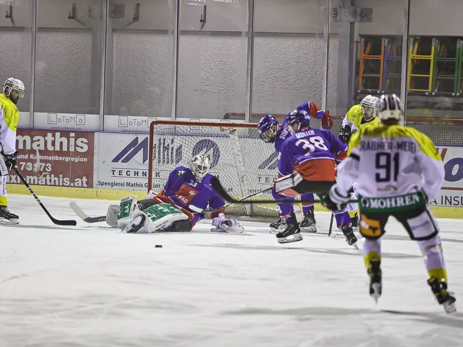 Mit dem Heimerfolg gegen Innsbruck sicherte sich der HSC den 14. Sieg im 14. Spiel in der Ö-Eishockey Liga Mit dem Heimerfolg gegen Innsbruck sicherte sich der HSC den 14. Sieg im 14. Spiel in der Ö-Eishockey Liga