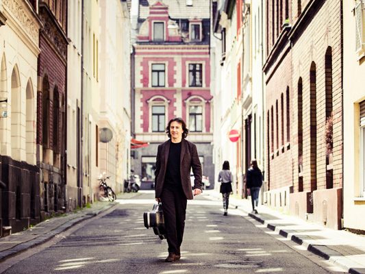 Im Januar 2022 erscheint das 24. Album des sizilianischen Singer-Songwriters Pippo Pollina, der am 27. September auch in der Remise Bludenz gastiert. Im Januar 2022 erscheint das 24. Album des sizilianischen Singer-Songwriters Pippo Pollina, der am 27. September auch in der Remise Bludenz gastiert.