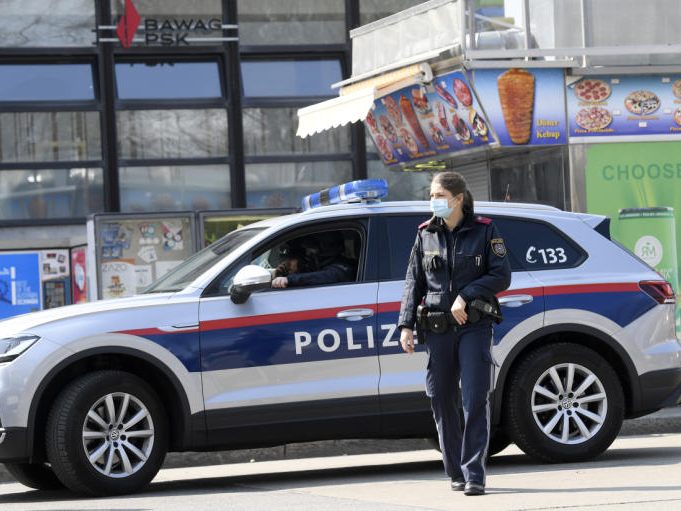 In Wien-Favoriten verletzte ein 22-Jähriger eine Polizistin bei einer Personenkontrolle.
