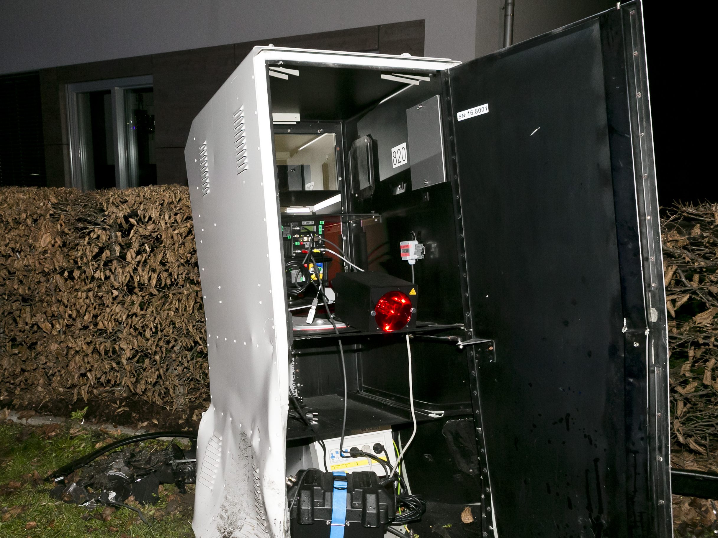 Ein Alko-Lenker beschädigte eine Radarbox in Feldkirch.