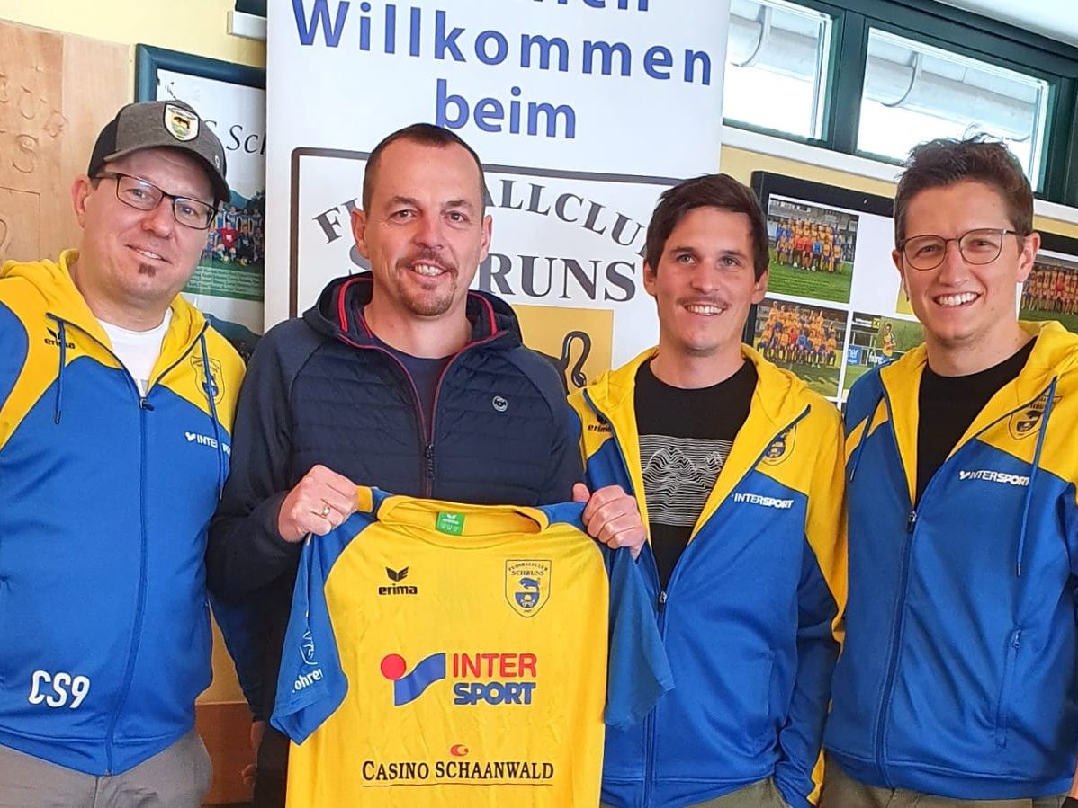 sportliche Leitung mit dem neuen Trainer sportliche Leitung mit dem neuen Trainer