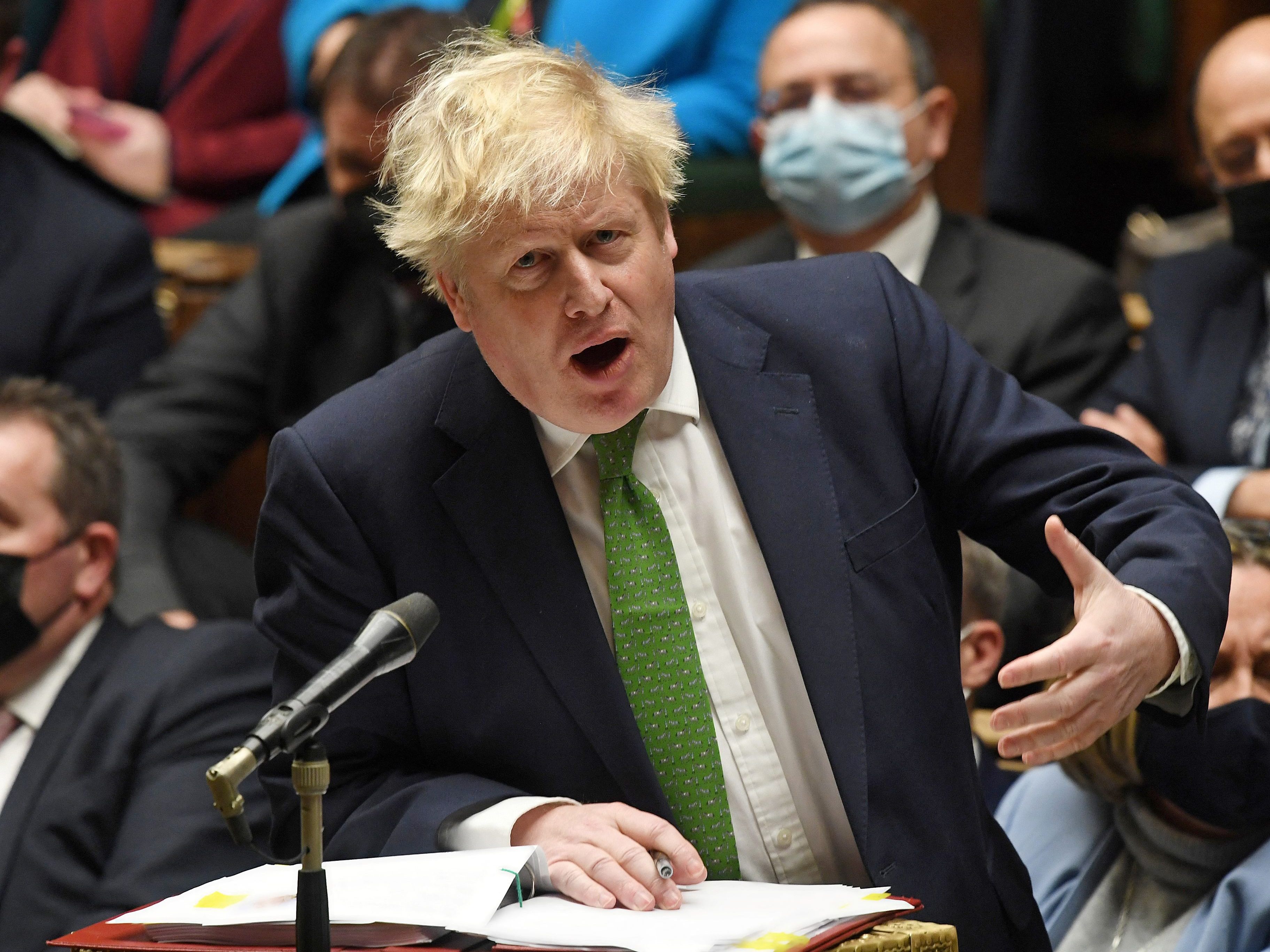 Boris Johnson steht Momentan unter Druck, weil er im Sommer die Coronamaßnahmen gebrochen hatte. Boris Johnson steht Momentan unter Druck, weil er im Sommer die Coronamaßnahmen gebrochen hatte.