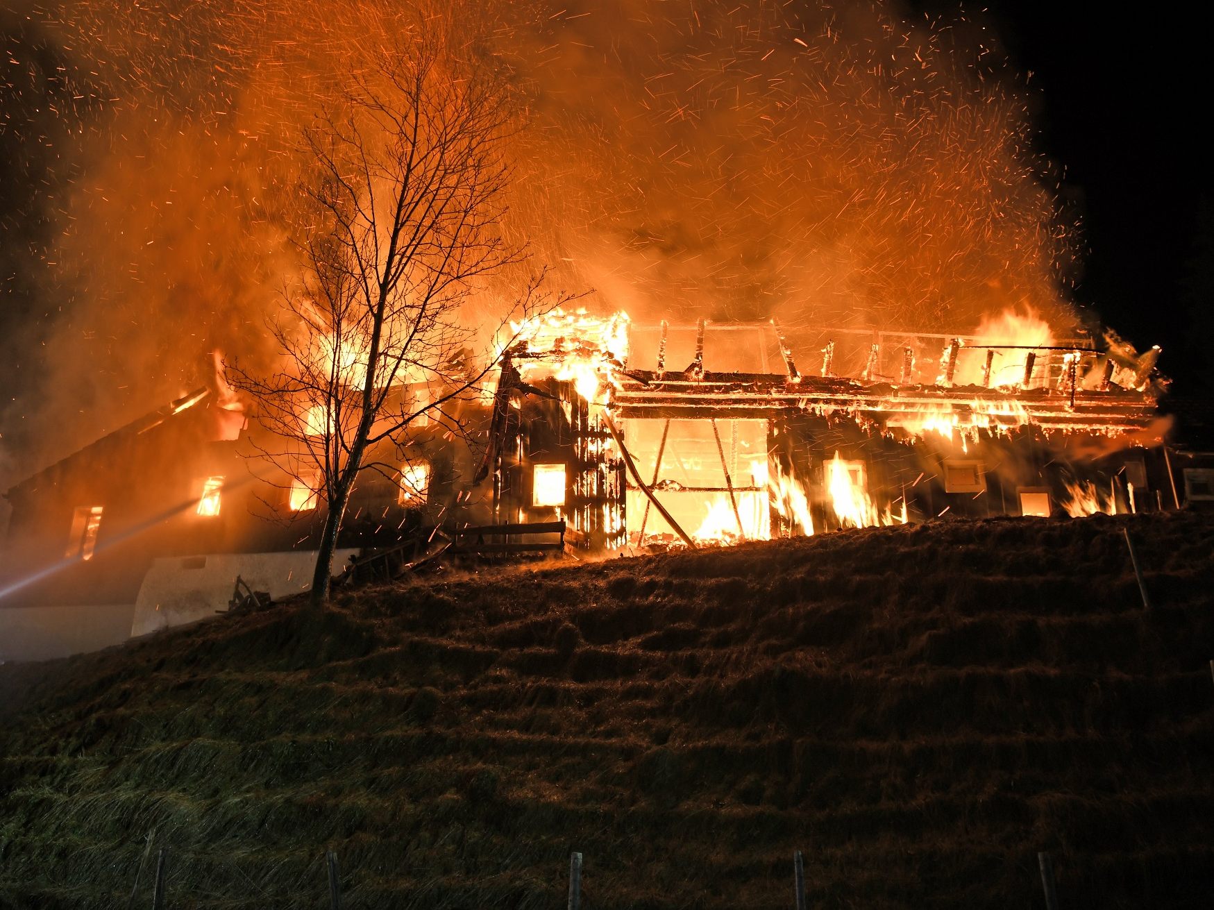 In Vollbrand: Gebäude konnte nicht mehr gerettet werden.