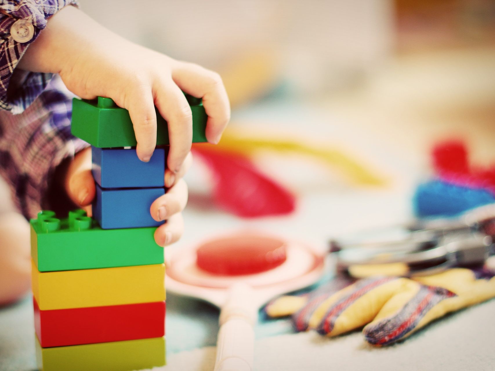 Auf Antrag und nur befristet kann in einem Kindergarten das Assistenzpersonal die Betreuung übernehmen Auf Antrag und nur befristet kann in einem Kindergarten das Assistenzpersonal die Betreuung übernehmen