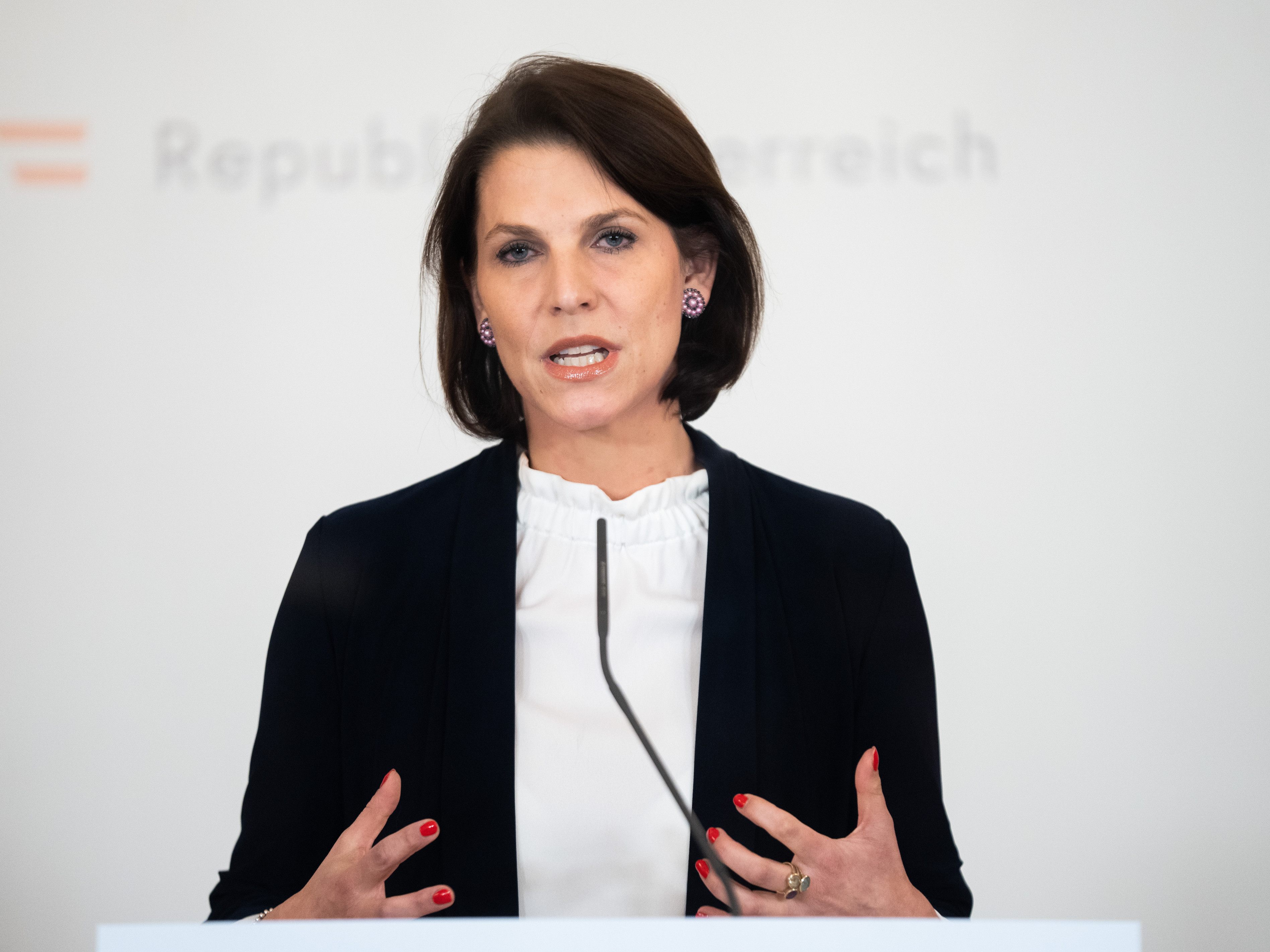 Karoline Edtstadler sieht keine Probleme mit der Impfpflicht. Karoline Edtstadler sieht keine Probleme mit der Impfpflicht.