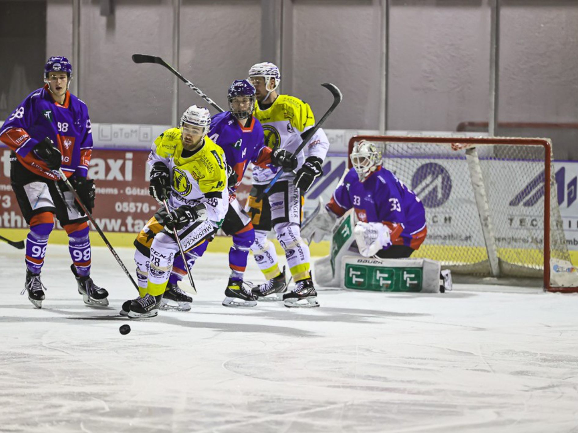 Gegen die Junghaie aus Innsbruck sicherten sich die HSC Cracks einen weiteren Kantersieg Gegen die Junghaie aus Innsbruck sicherten sich die HSC Cracks einen weiteren Kantersieg