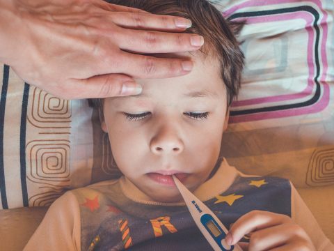 Schwere Corona-Verläufe und Spätfolgen drohen auch Kindern Schwere Corona-Verläufe und Spätfolgen drohen auch Kindern