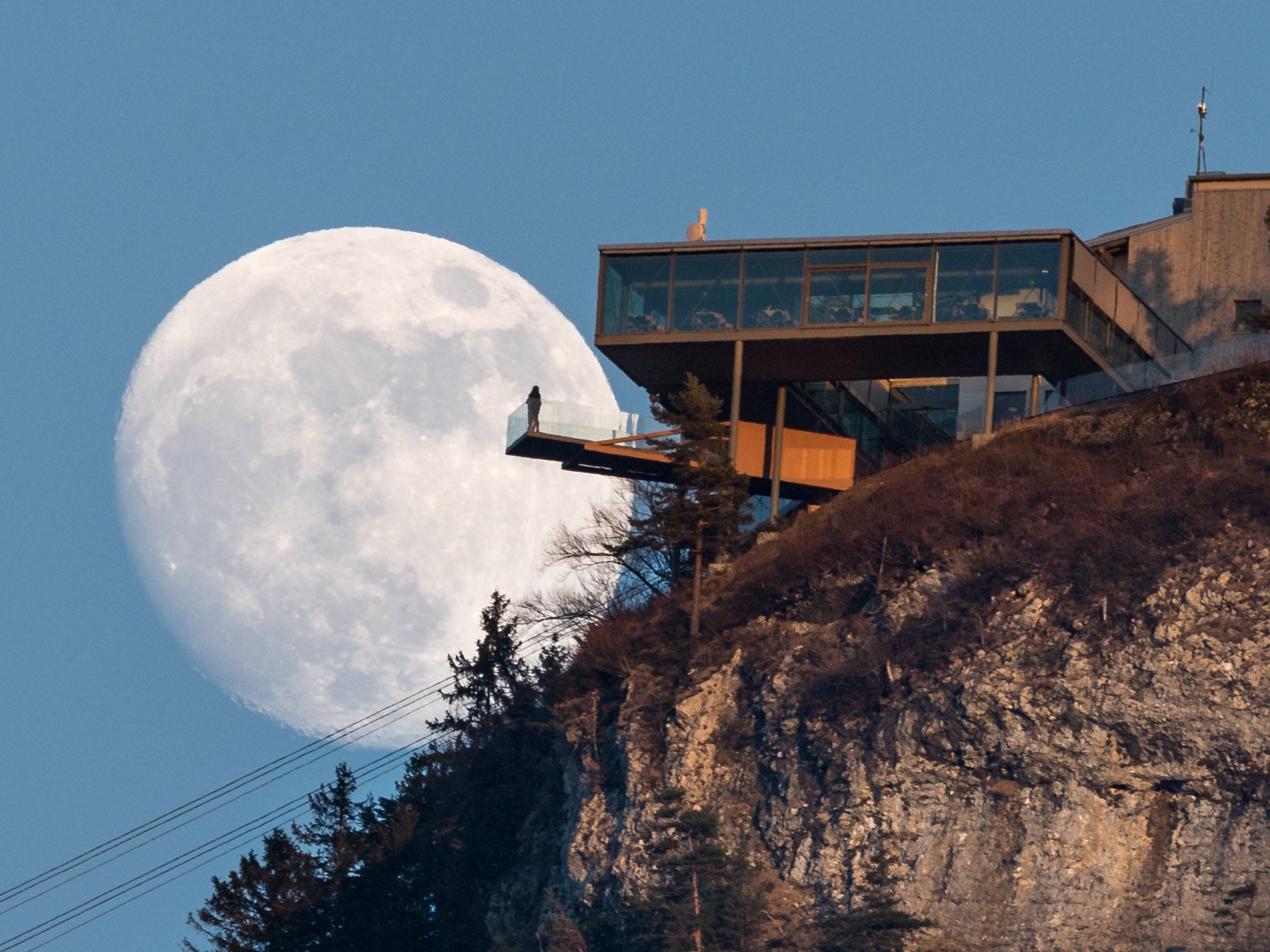 Der Karren bei Vollmond.