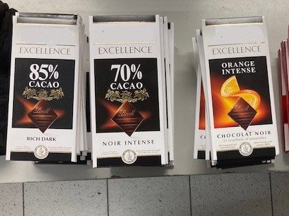 Der Dieb hatte es auf teure Schokolade abgesehen. Der Dieb hatte es auf teure Schokolade abgesehen.