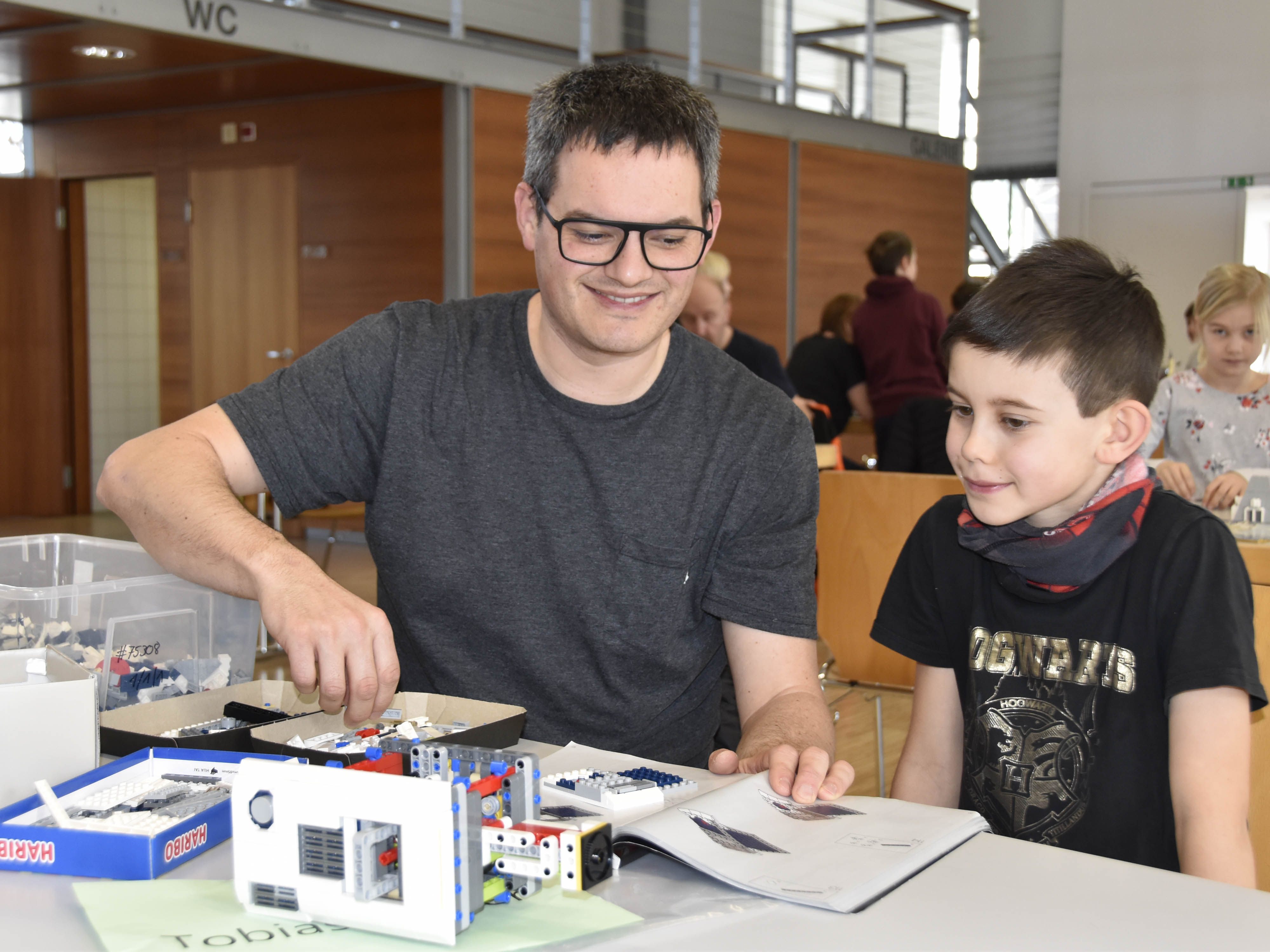 Familienteams nahmen an der Lego-Challenge in Rankweil teil.