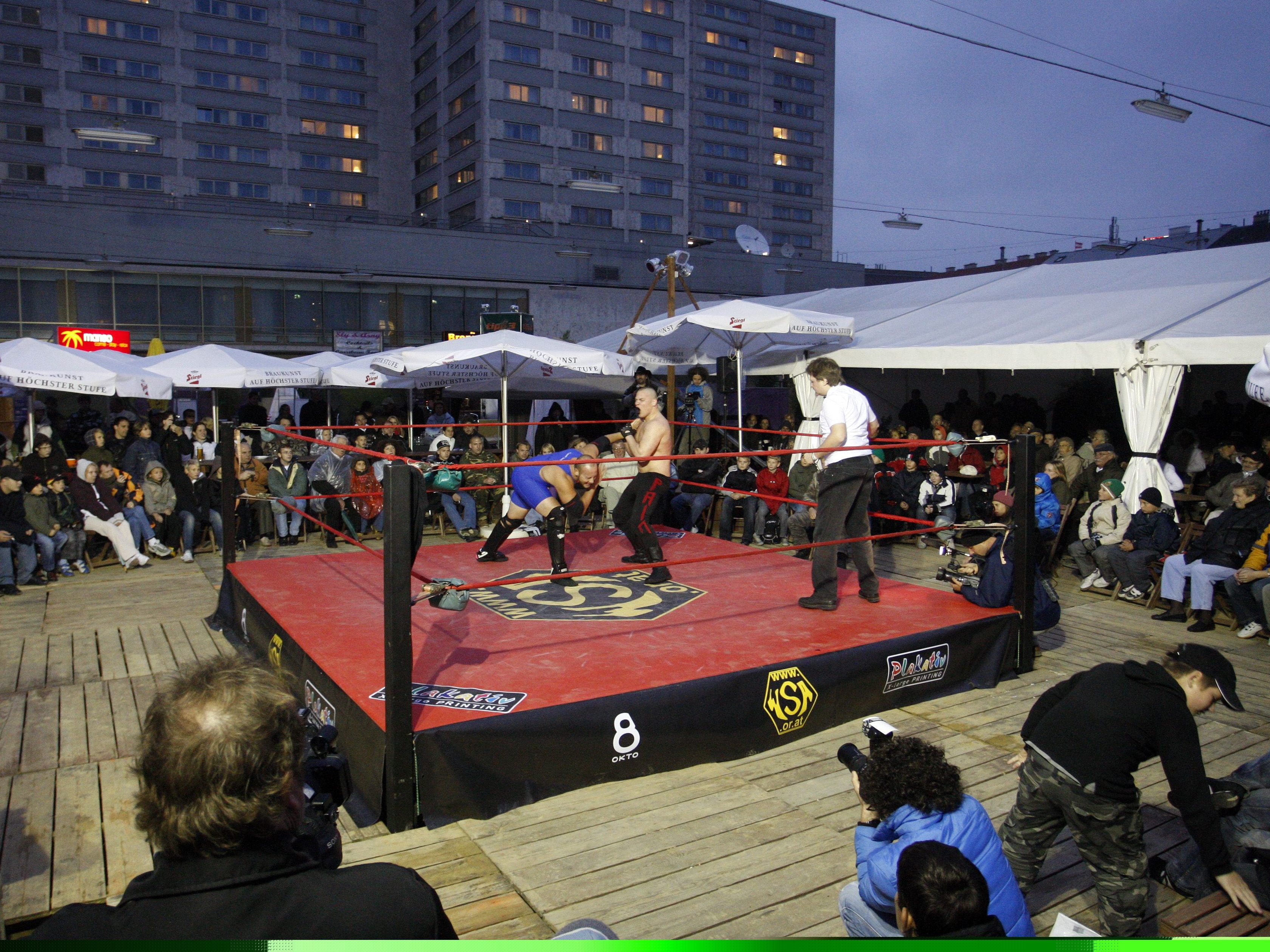 Catch-Wrestling am Wiener Heumarkt 2008. Catch-Wrestling am Wiener Heumarkt 2008.