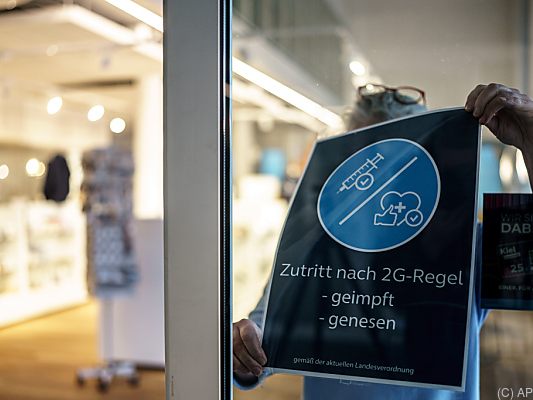 Die 2G-Schilder können im Handel wieder abgenommen werden