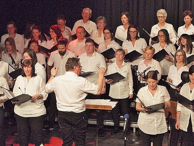 Seit 24 Jahren begeistert der Chor JOY mit seinen Auftritten das Publikum. Seit 24 Jahren begeistert der Chor JOY mit seinen Auftritten das Publikum.